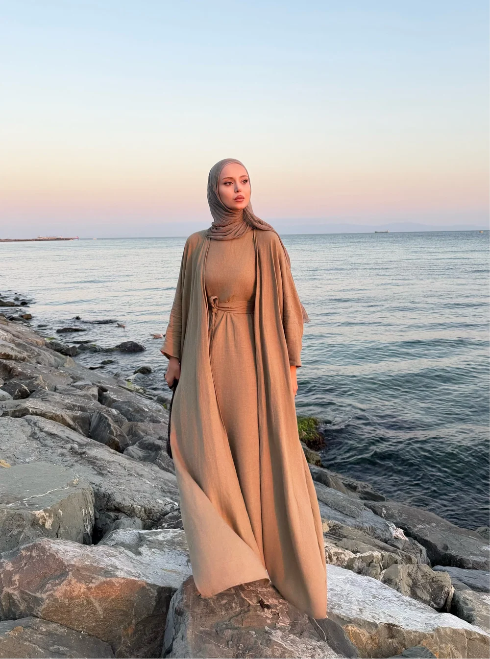 Velora Flow | Yırtmaç Detaylı Keten 2'li Abaya Takımı