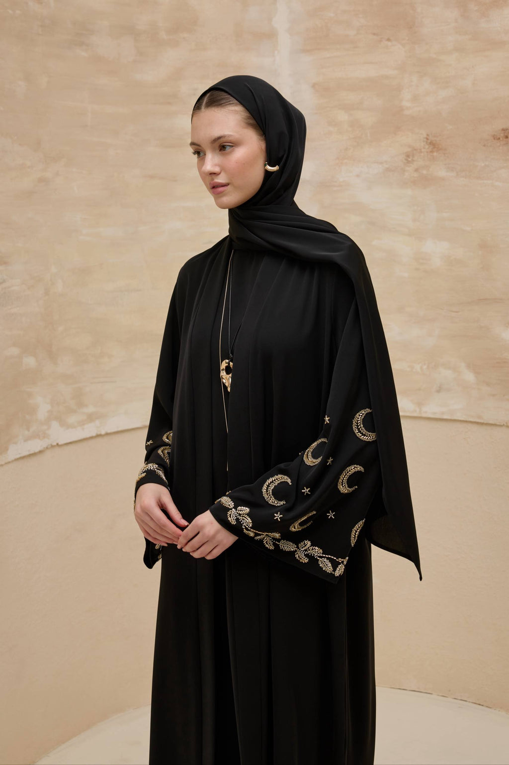 Crescent Nightfall | Hilal Nakışlı Abaya Takımı