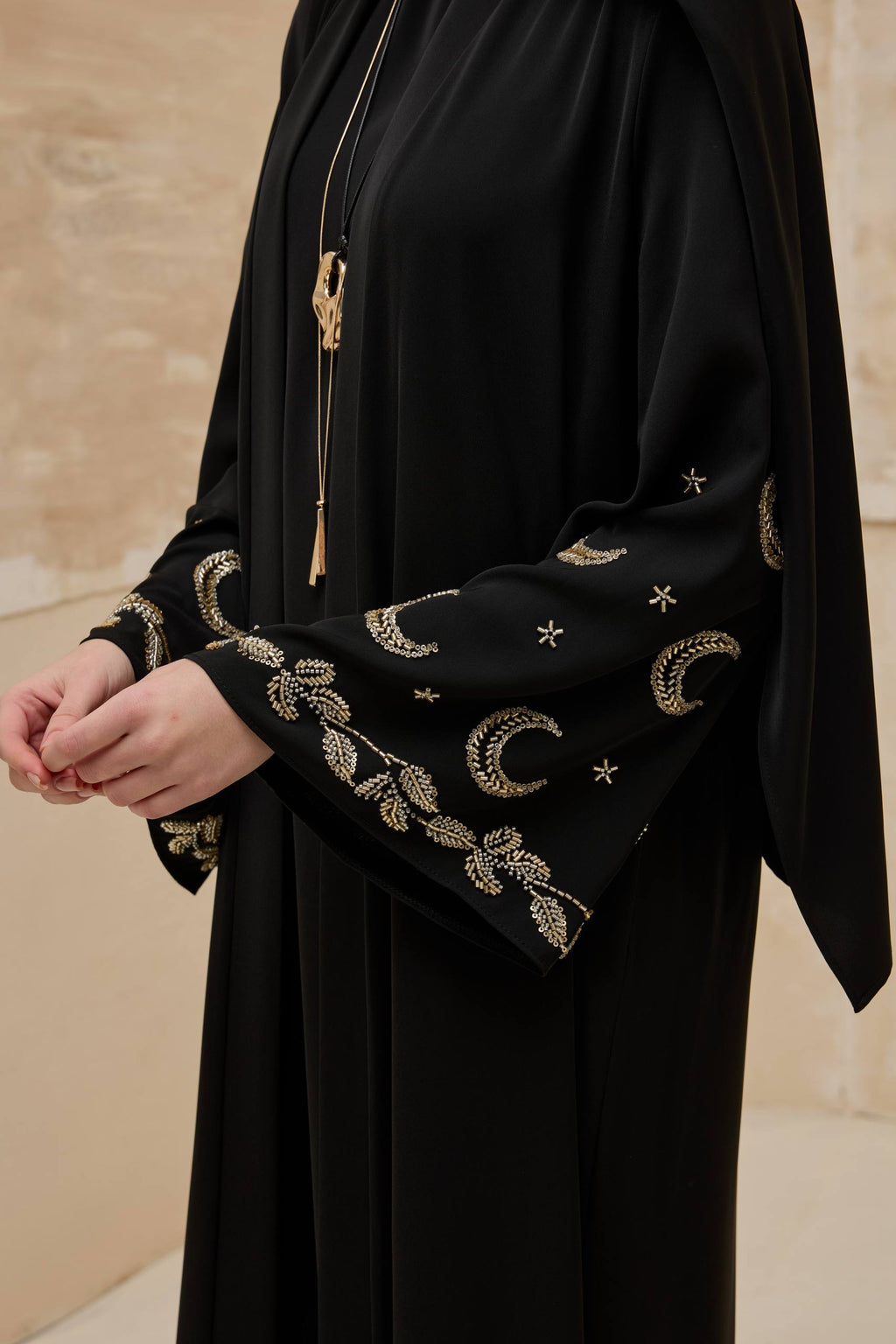 Crescent Nightfall | Hilal Nakışlı Abaya Takımı