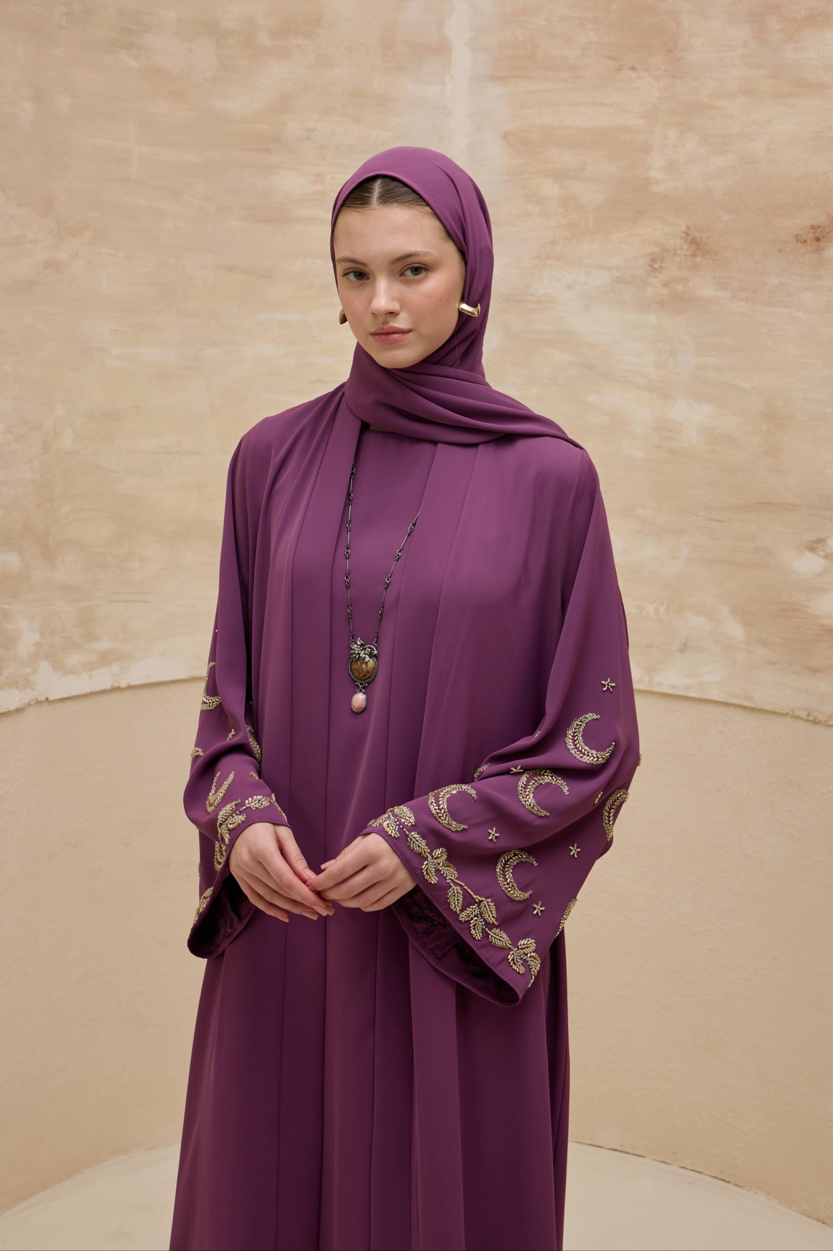 Crescent Nightfall | Hilal Nakışlı Abaya Takımı