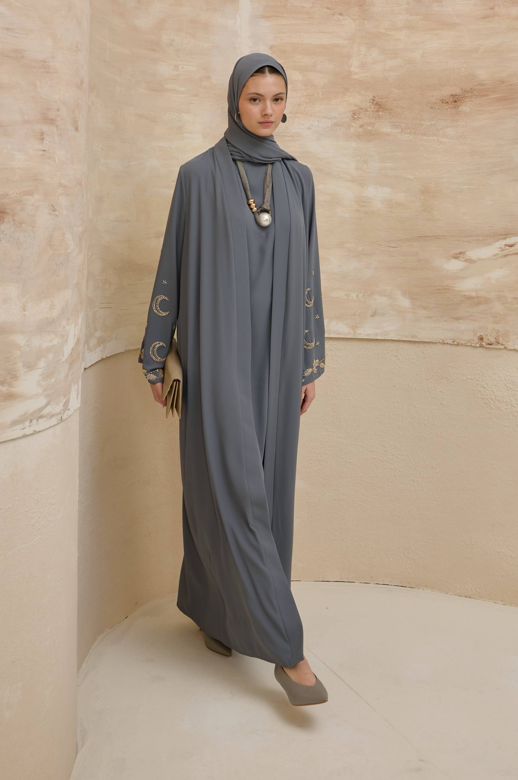 Crescent Nightfall | Hilal Nakışlı Abaya Takımı