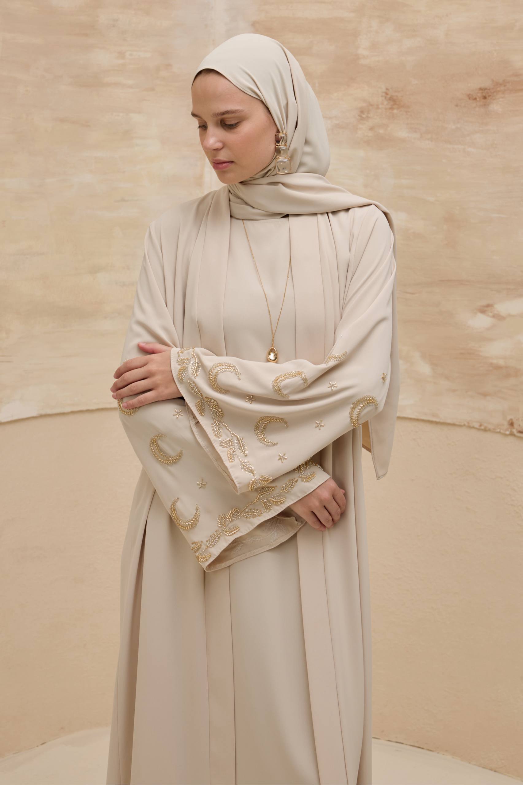 Crescent Nightfall | Hilal Nakışlı Abaya Takımı