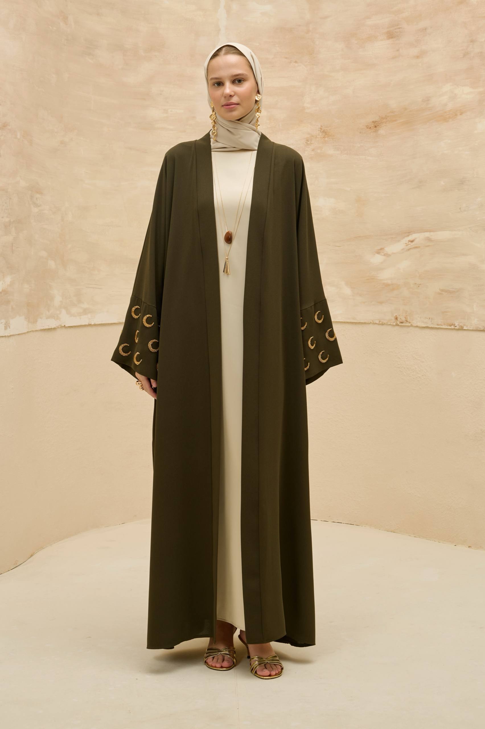 Ramadan Kareem | Hilal İşlemeli Abaya