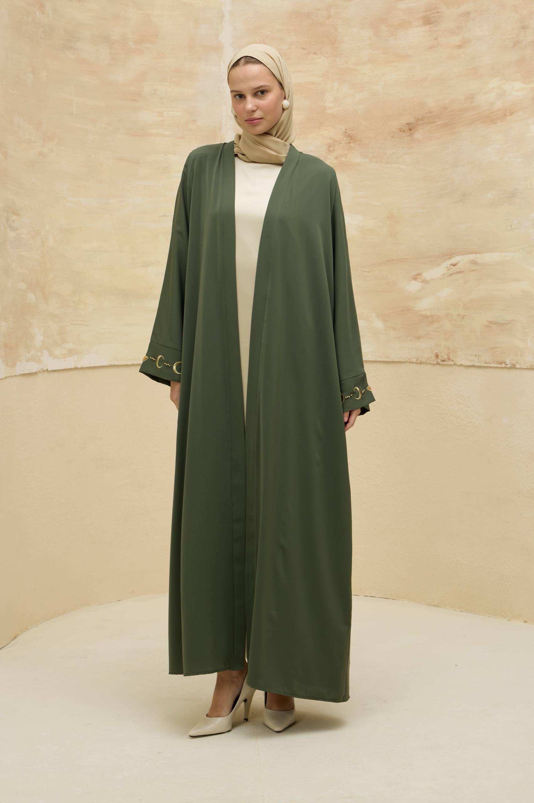 Ayla Işıltısı | Altın Hilal Nakışlı Abaya