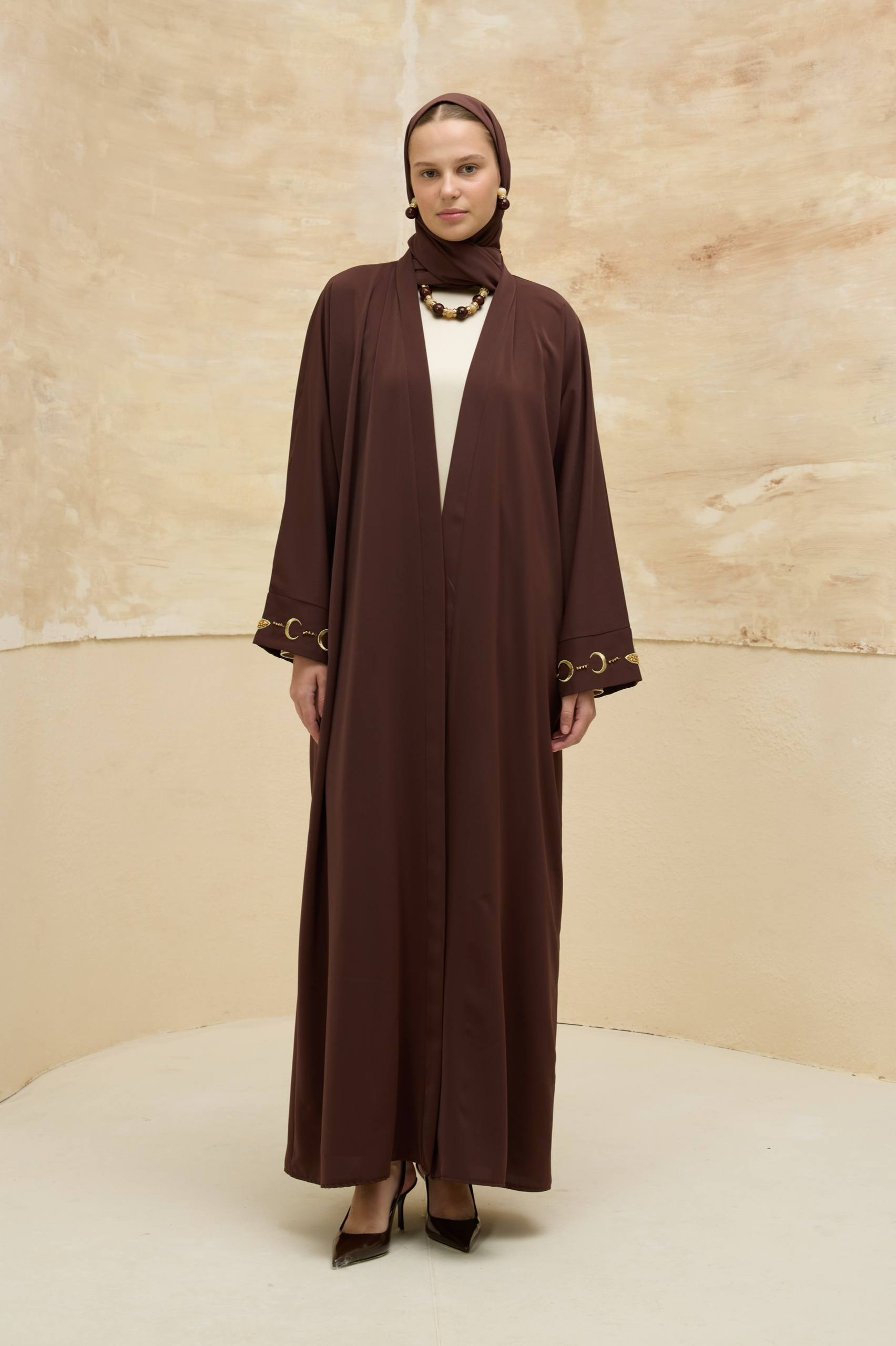 Ayla Işıltısı | Altın Hilal Nakışlı Abaya