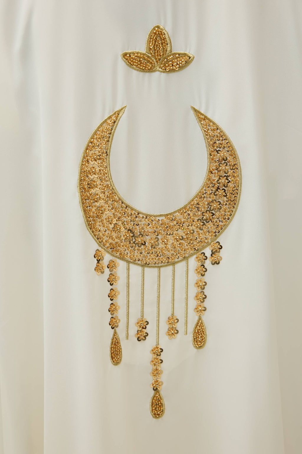 Ayla Işıltısı | Altın Hilal Nakışlı Abaya