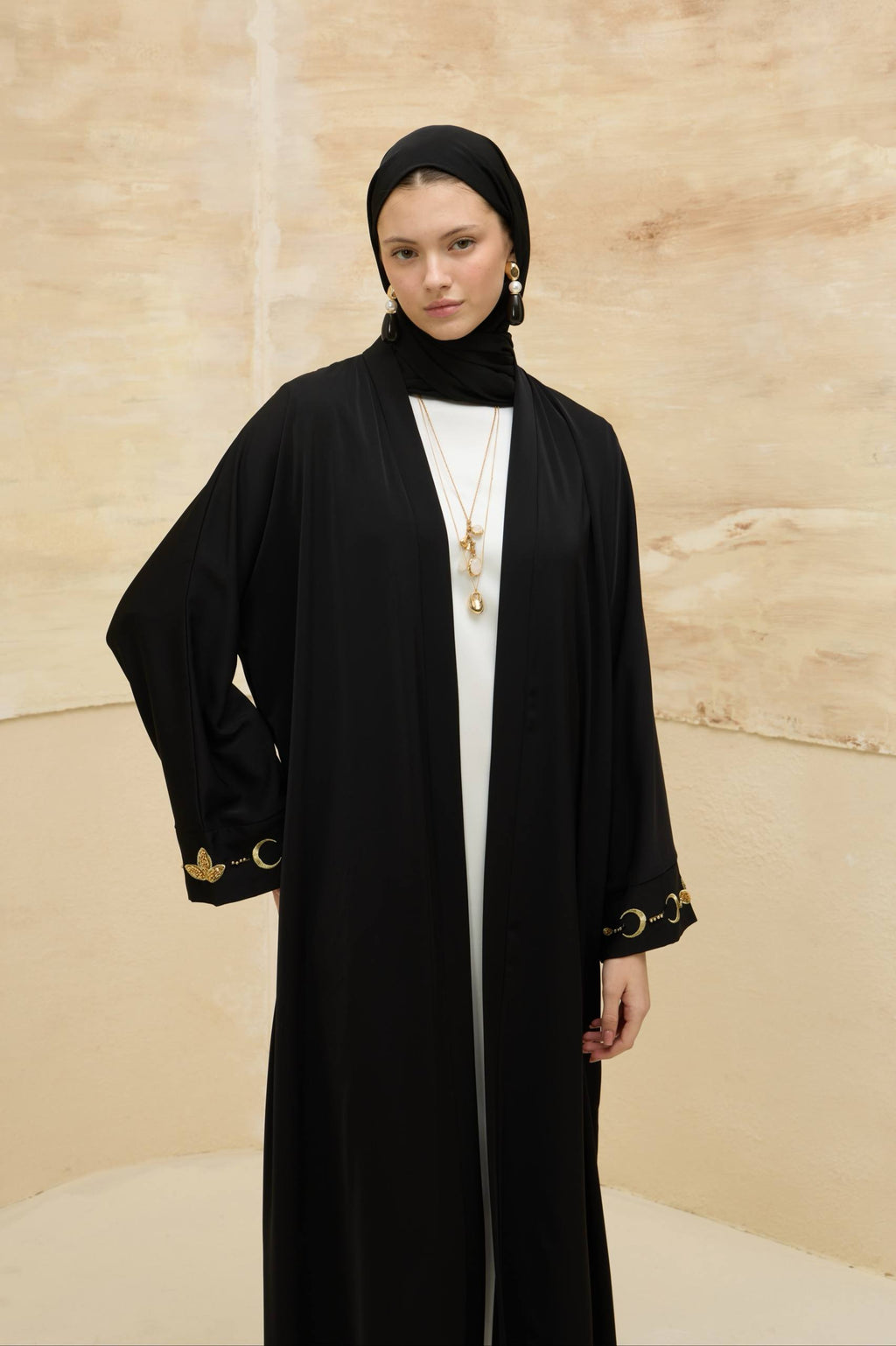 Ayla Işıltısı | Altın Hilal Nakışlı Abaya