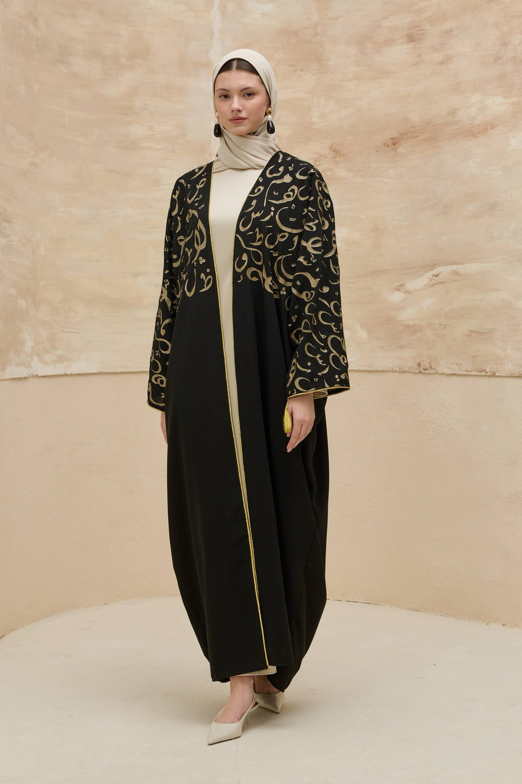 Orient Majesty | Oryantal Harf Detaylı Abaya