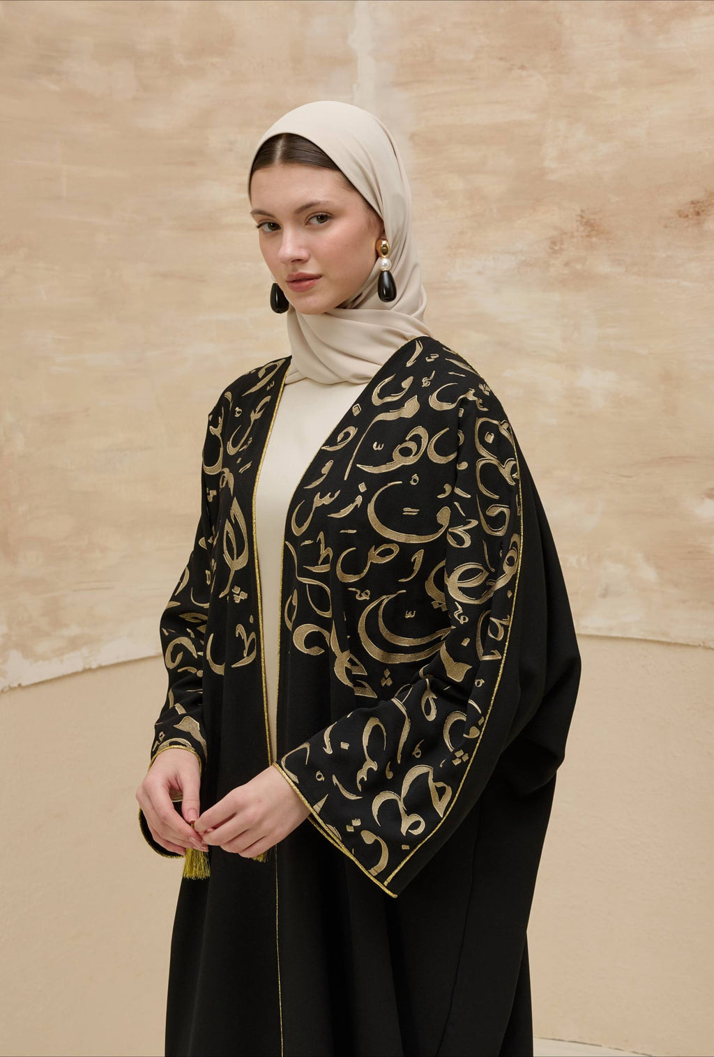 Orient Majesty | Oryantal Harf Detaylı Abaya