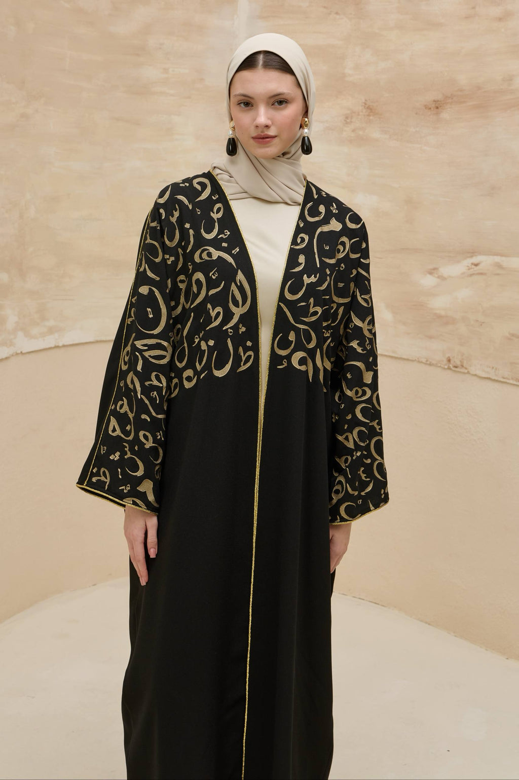 Orient Majesty | Oryantal Harf Detaylı Abaya