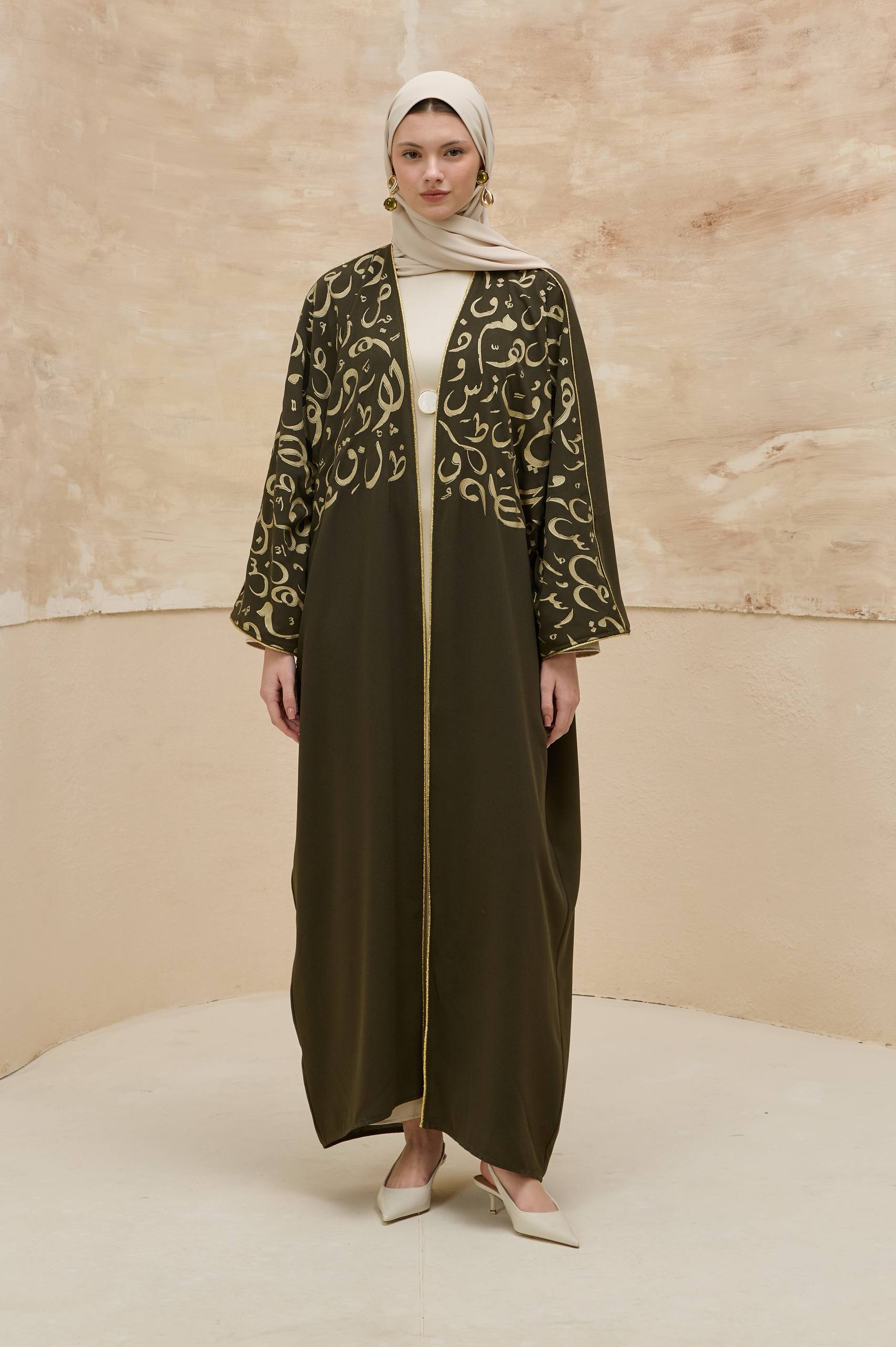 Orient Majesty | Oryantal Harf Detaylı Abaya