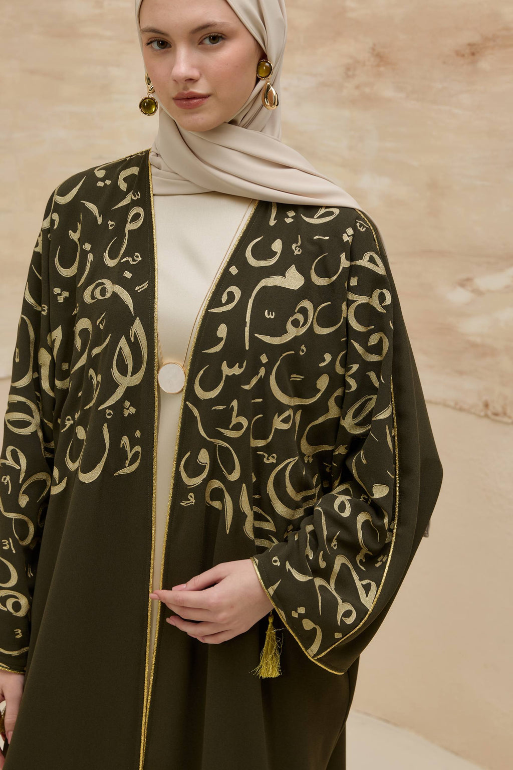 Orient Majesty | Oryantal Harf Detaylı Abaya