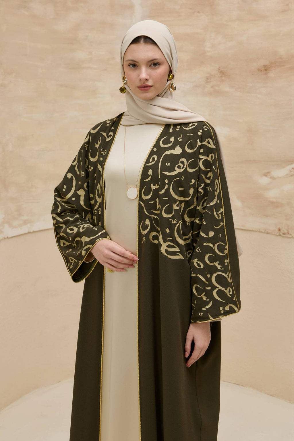 Orient Majesty | Oryantal Harf Detaylı Abaya