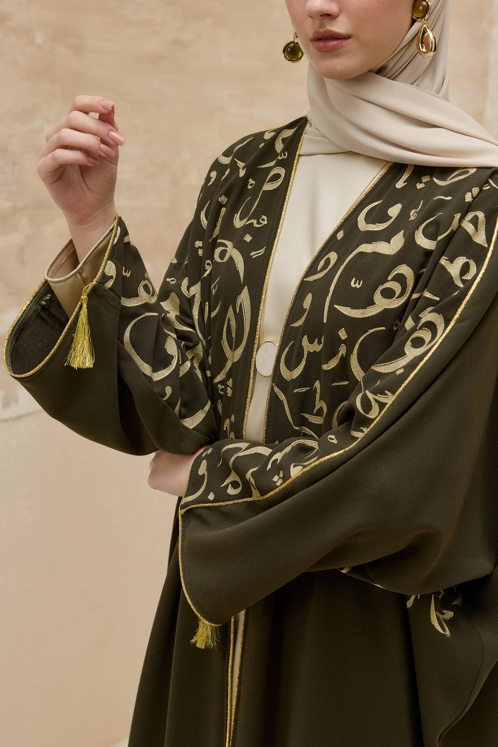 Orient Majesty | Oryantal Harf Detaylı Abaya