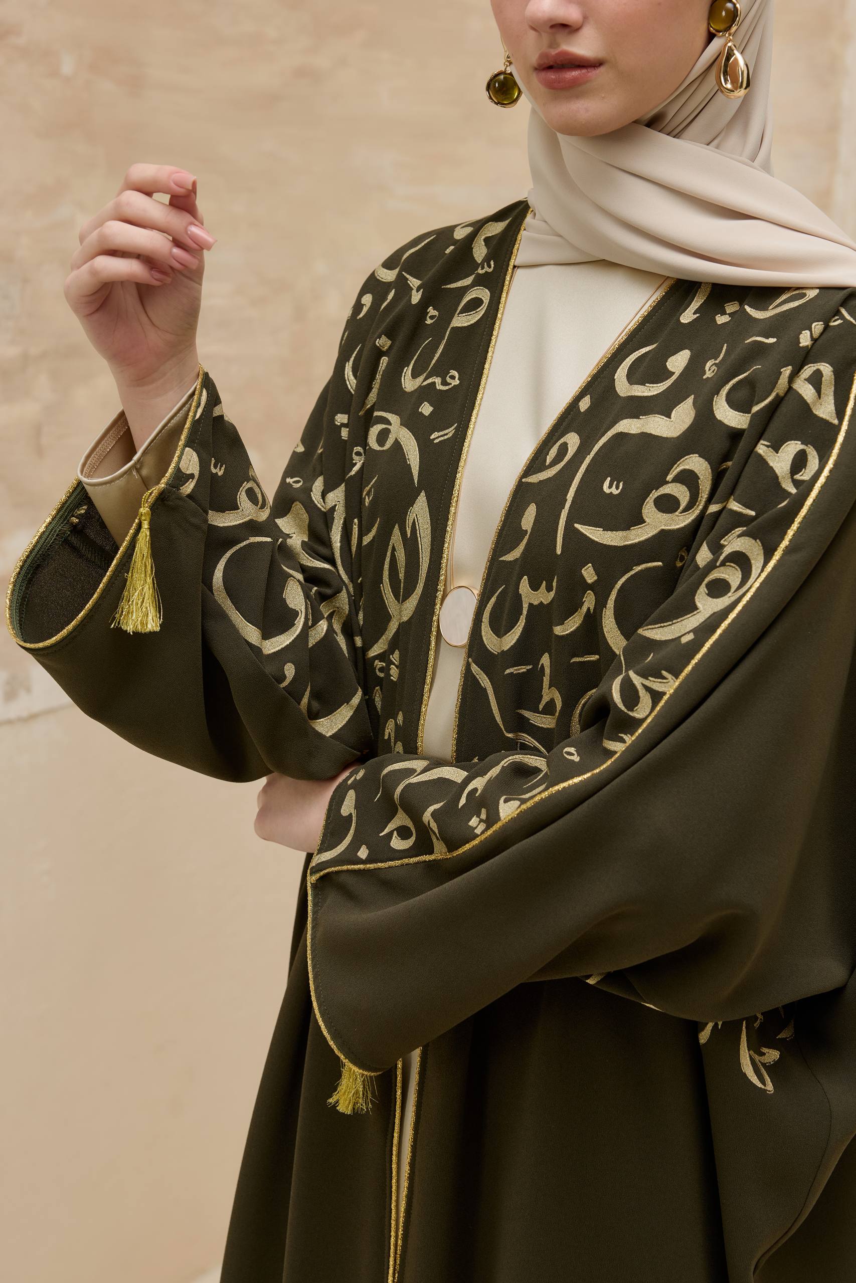 Orient Majesty | Oryantal Harf Detaylı Abaya