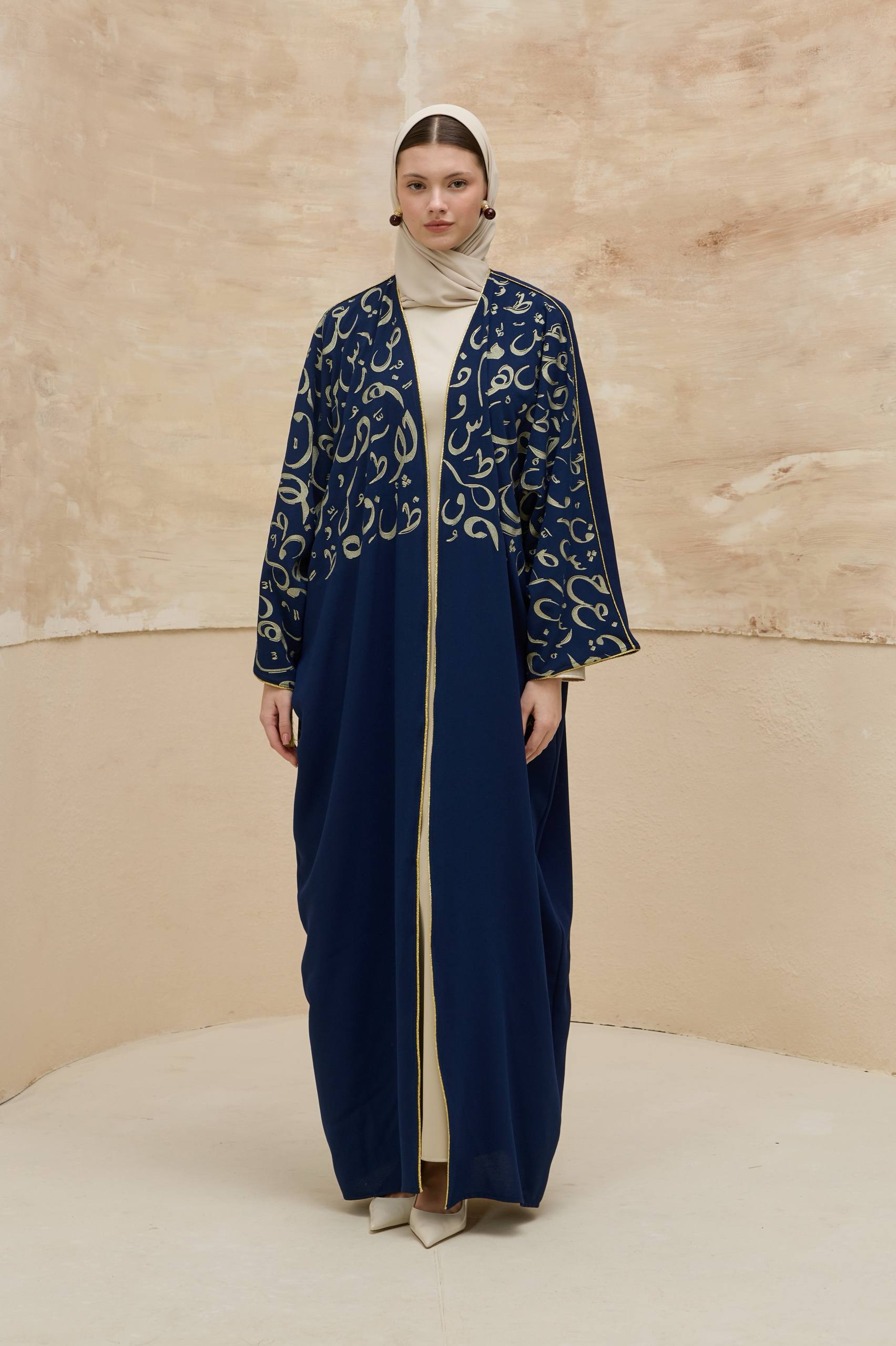 Orient Majesty | Oryantal Harf Detaylı Abaya