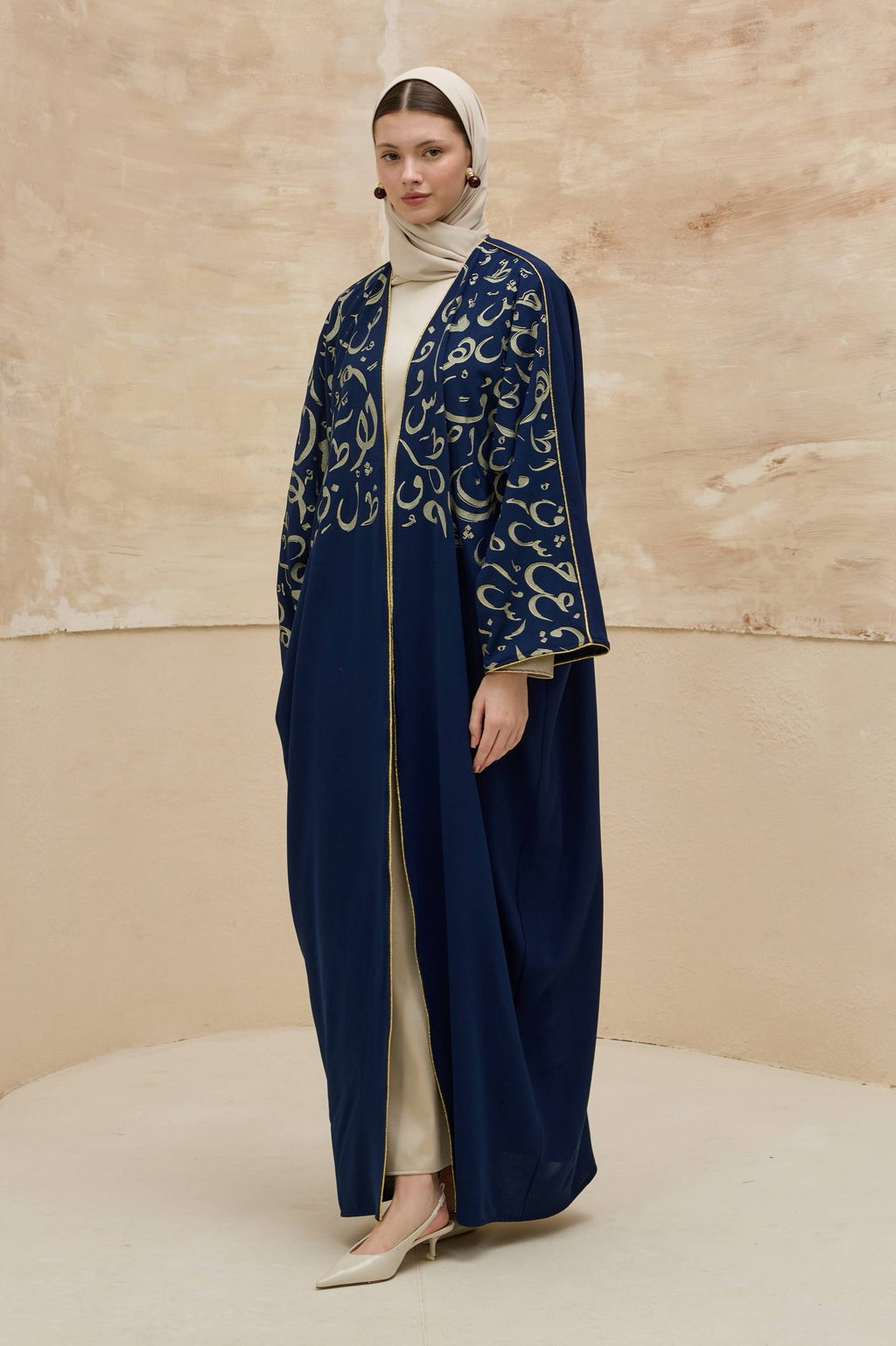 Orient Majesty | Oryantal Harf Detaylı Abaya