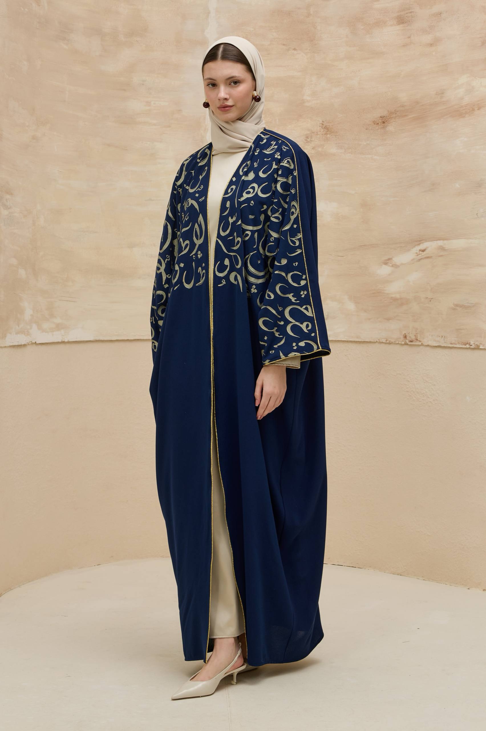 Orient Majesty | Oryantal Harf Detaylı Abaya