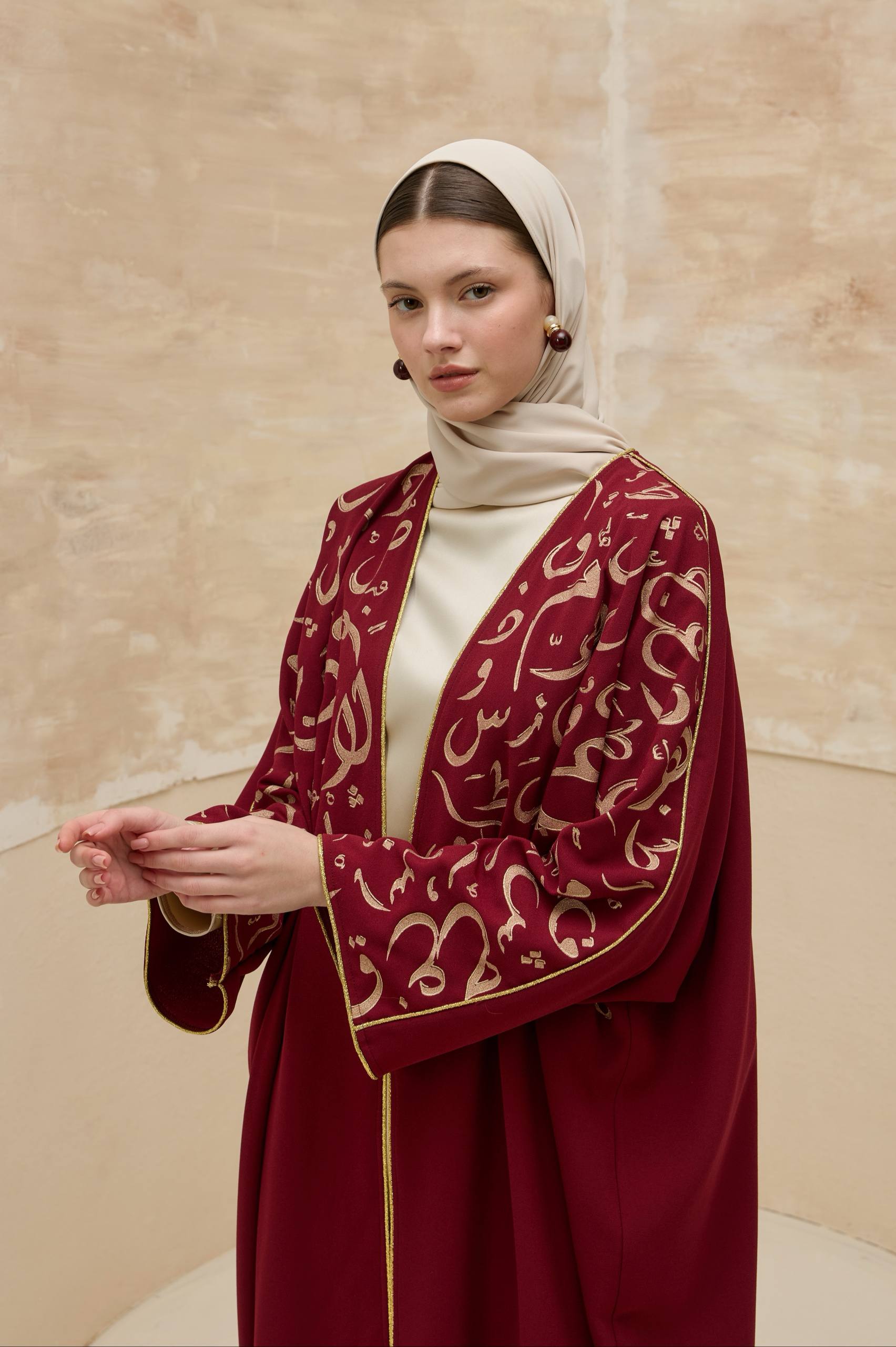 Orient Majesty | Oryantal Harf Detaylı Abaya