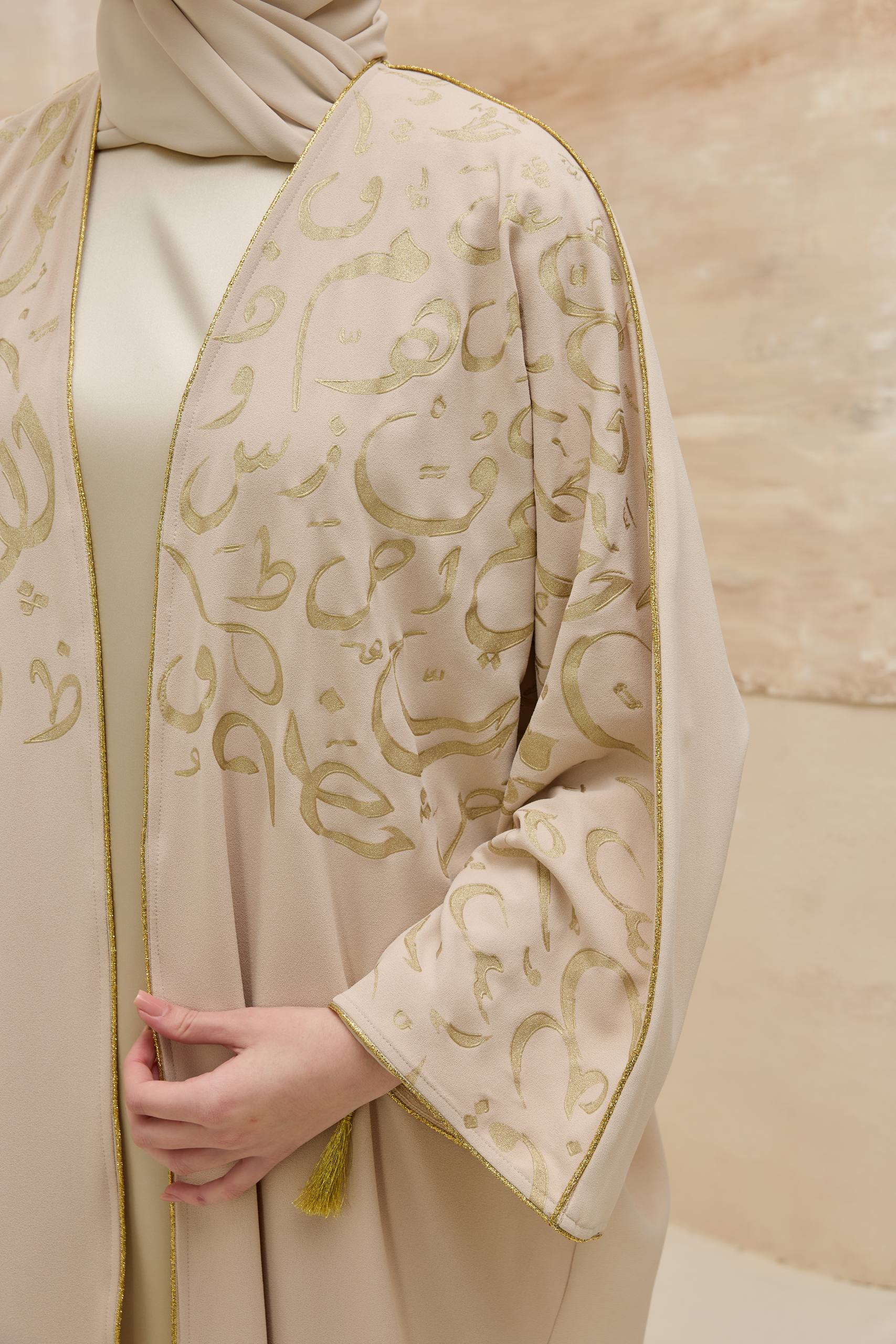 Orient Majesty | Oryantal Harf Detaylı Abaya