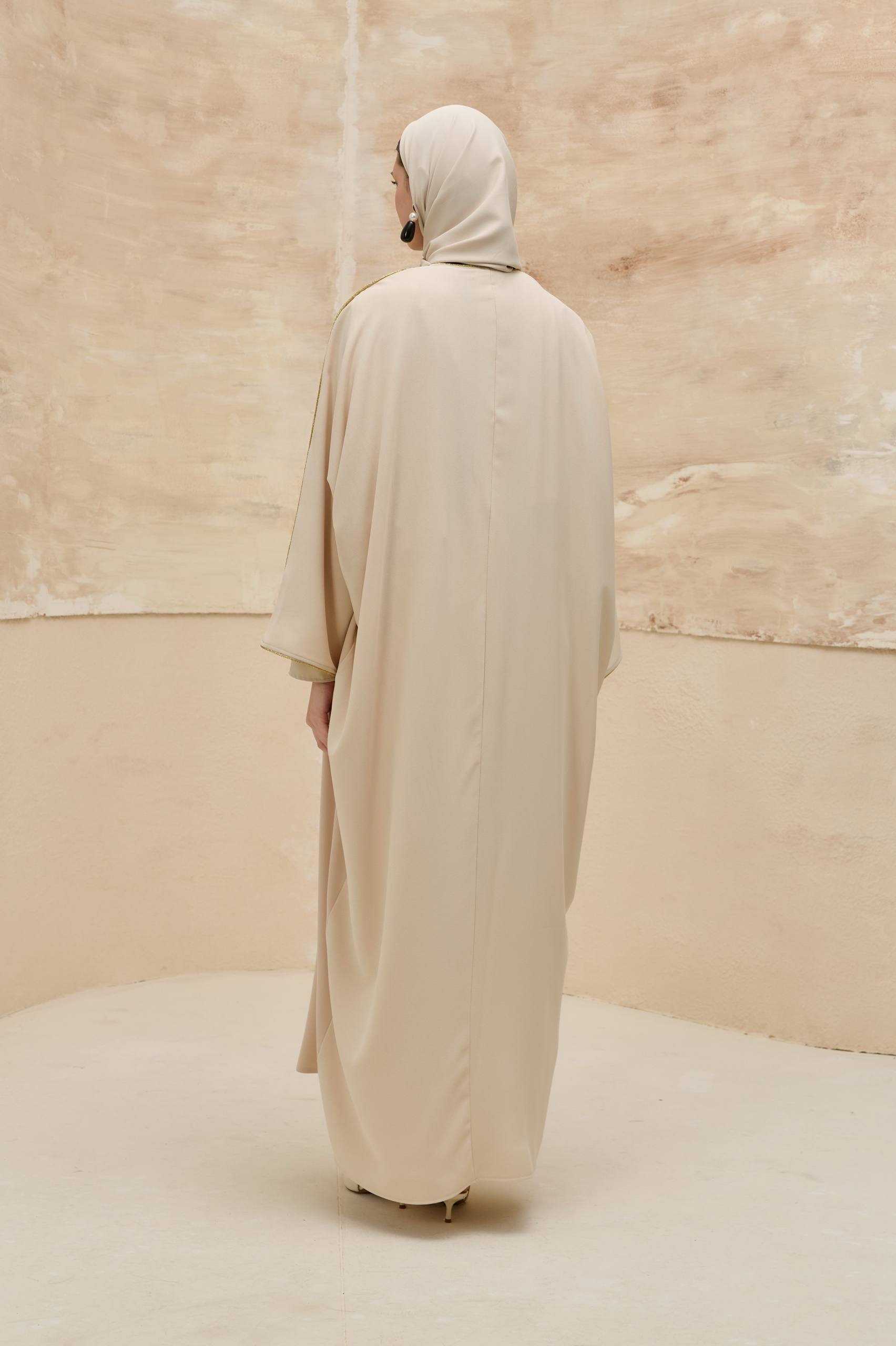 Orient Majesty | Oryantal Harf Detaylı Abaya