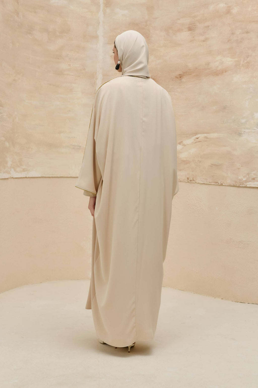 Orient Majesty | Oryantal Harf Detaylı Abaya