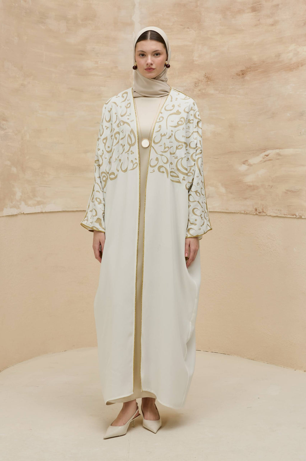 Orient Majesty | Oryantal Harf Detaylı Abaya