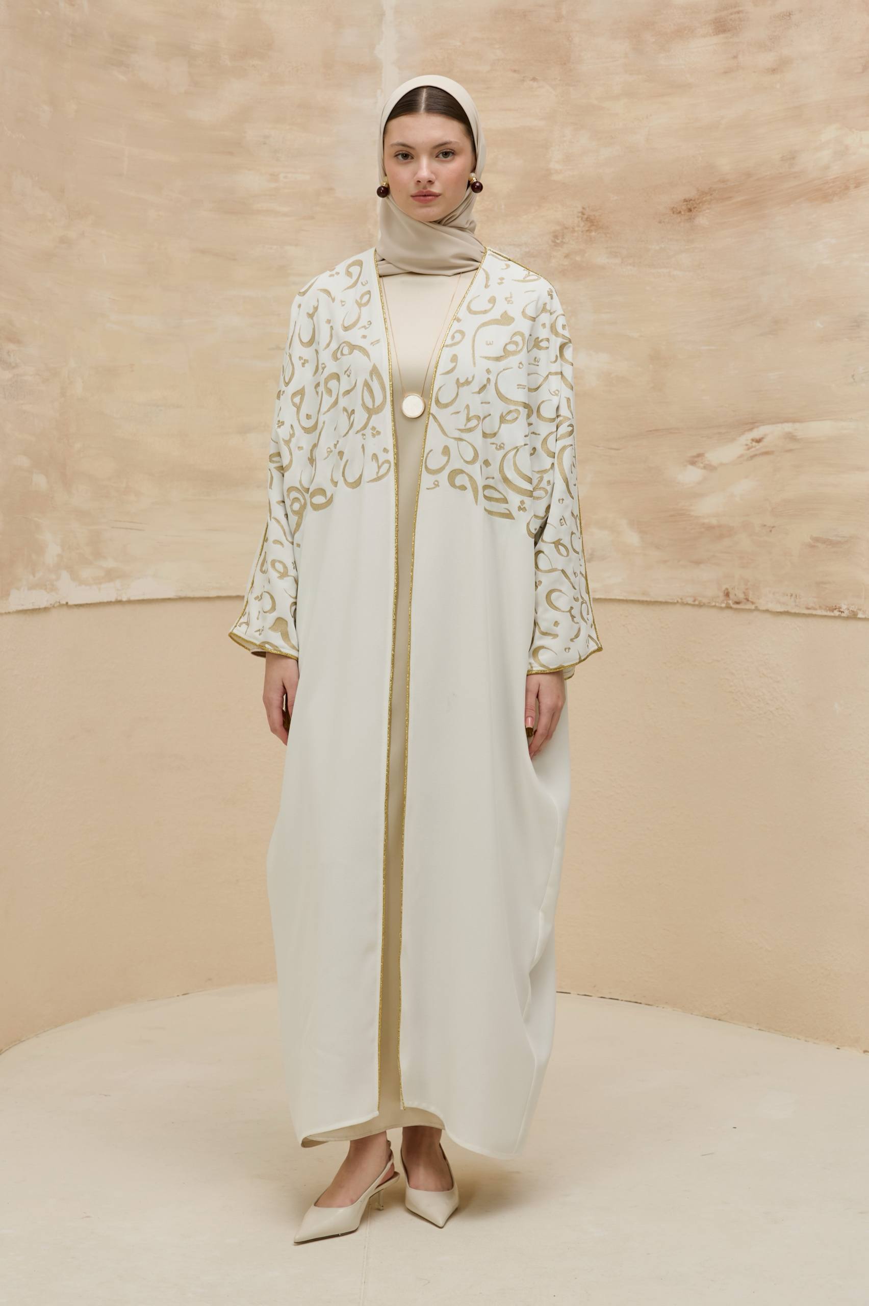 Orient Majesty | Oryantal Harf Detaylı Abaya