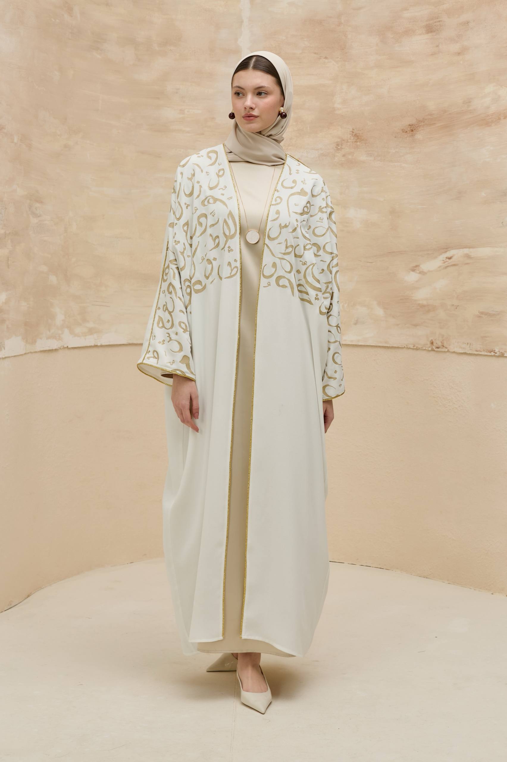 Orient Majesty | Oryantal Harf Detaylı Abaya