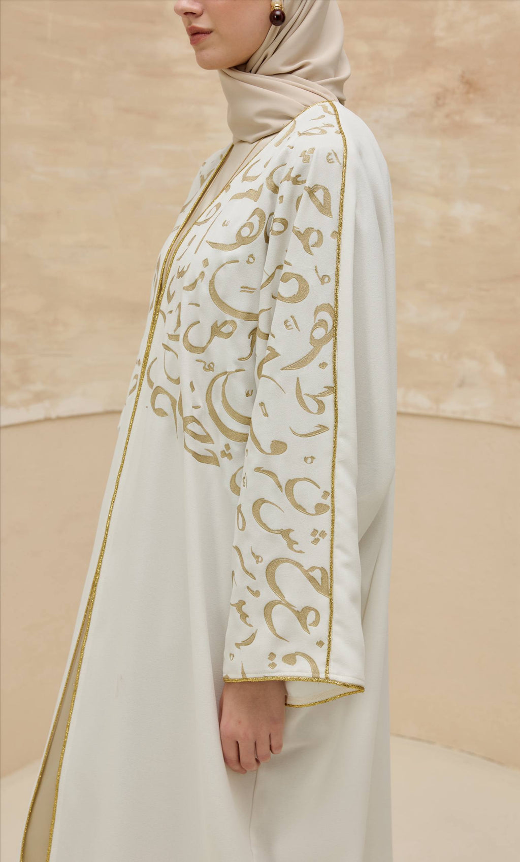 Orient Majesty | Oryantal Harf Detaylı Abaya