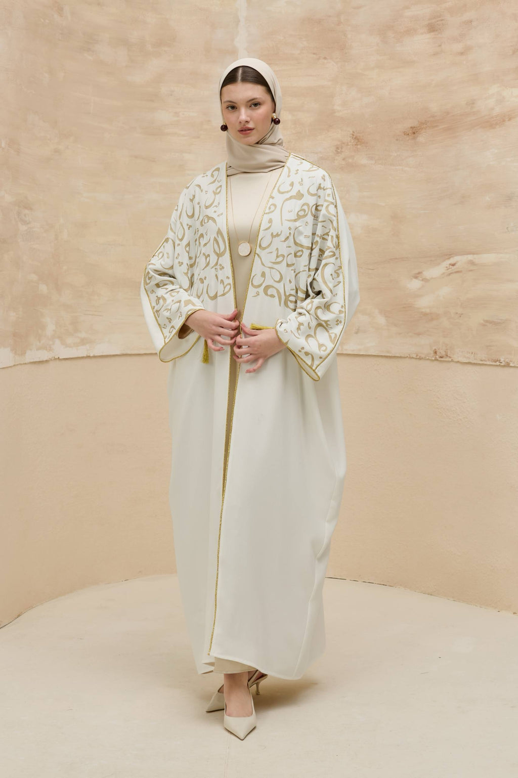 Orient Majesty | Oryantal Harf Detaylı Abaya