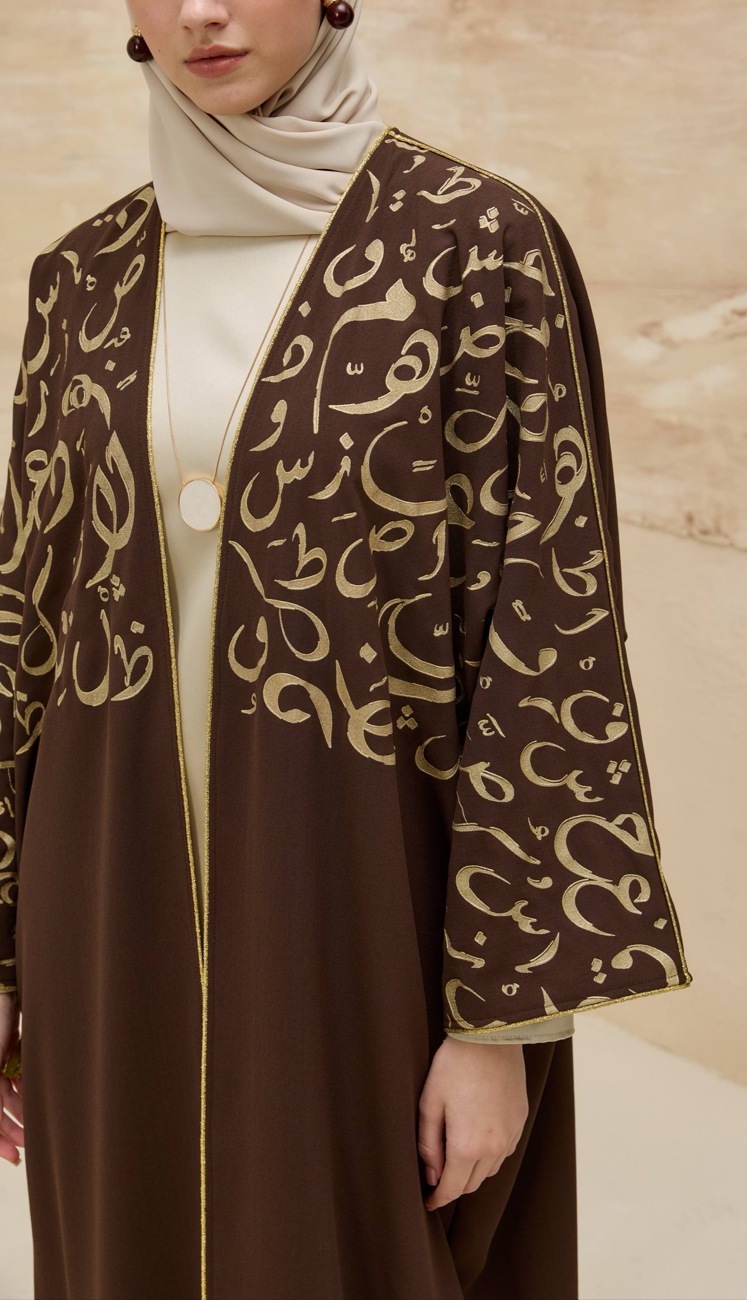 Orient Majesty | Oryantal Harf Detaylı Abaya
