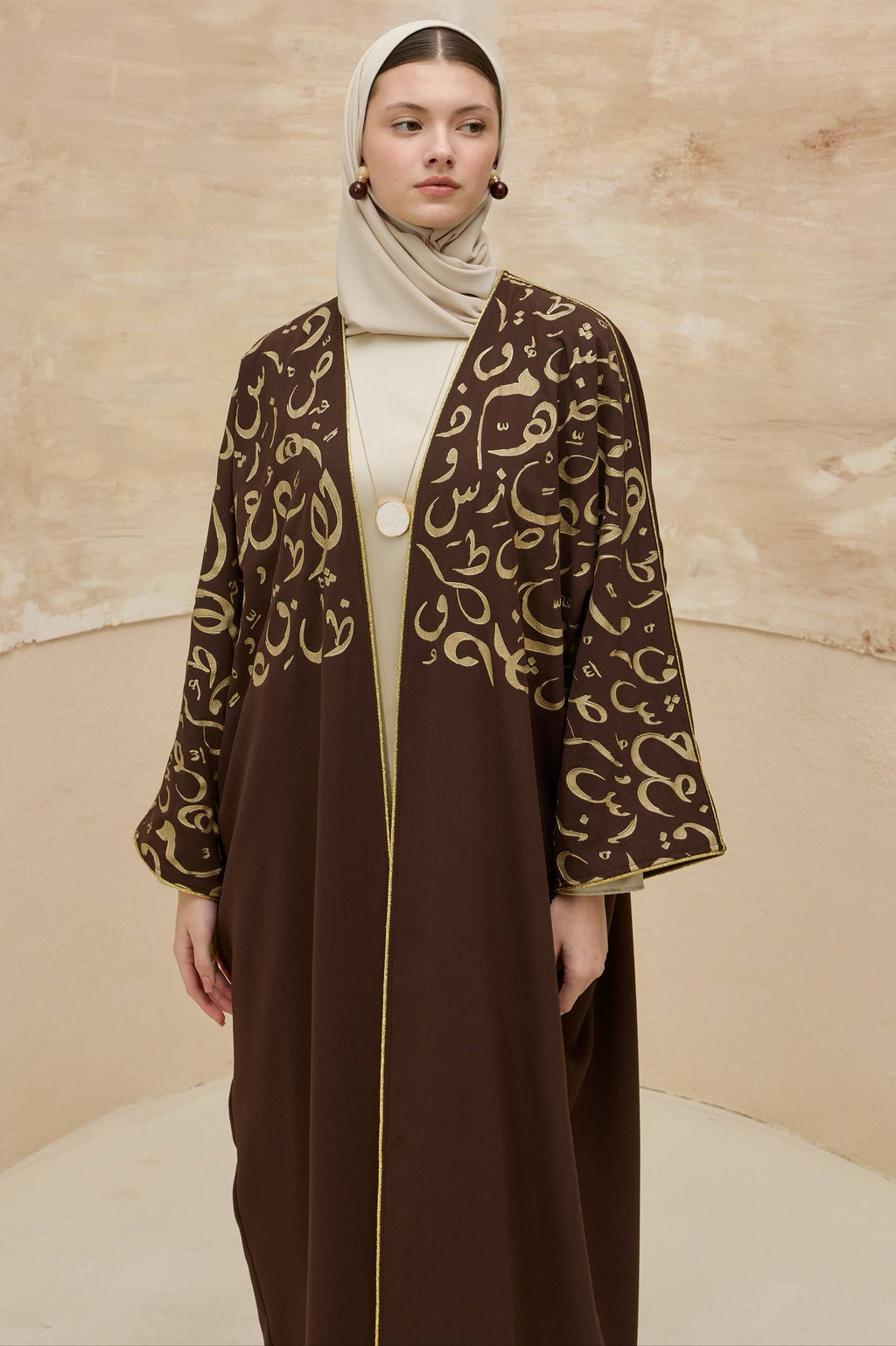 Orient Majesty | Oryantal Harf Detaylı Abaya