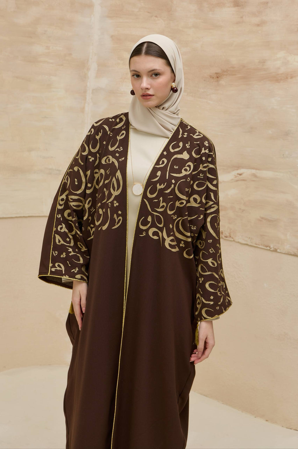 Orient Majesty | Oryantal Harf Detaylı Abaya