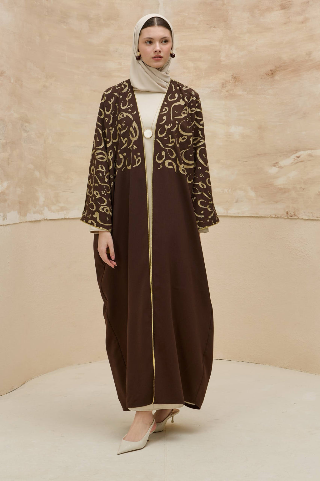 Orient Majesty | Oryantal Harf Detaylı Abaya