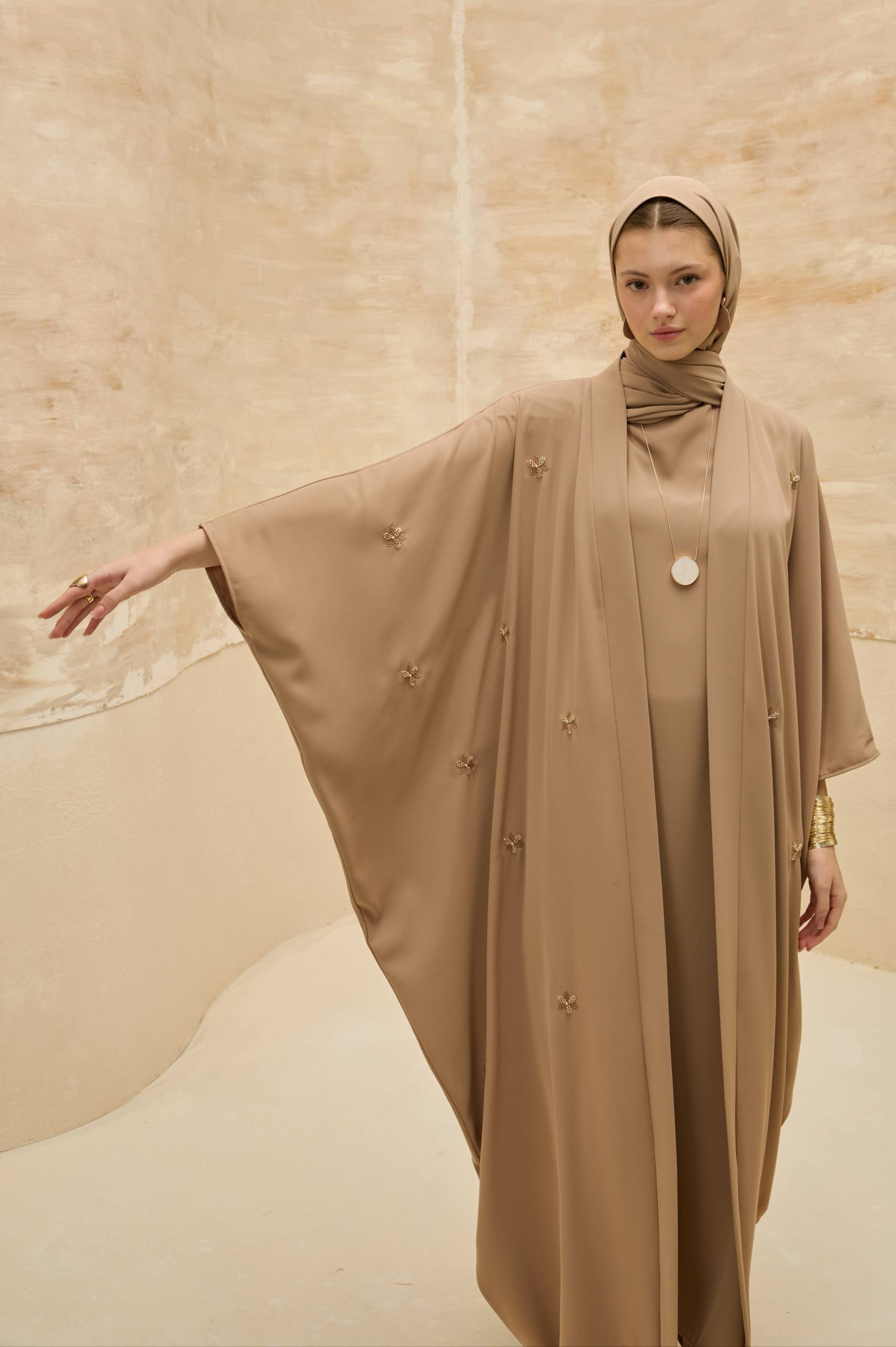 Celestia | Zarif Nakışlı Abaya Takımı