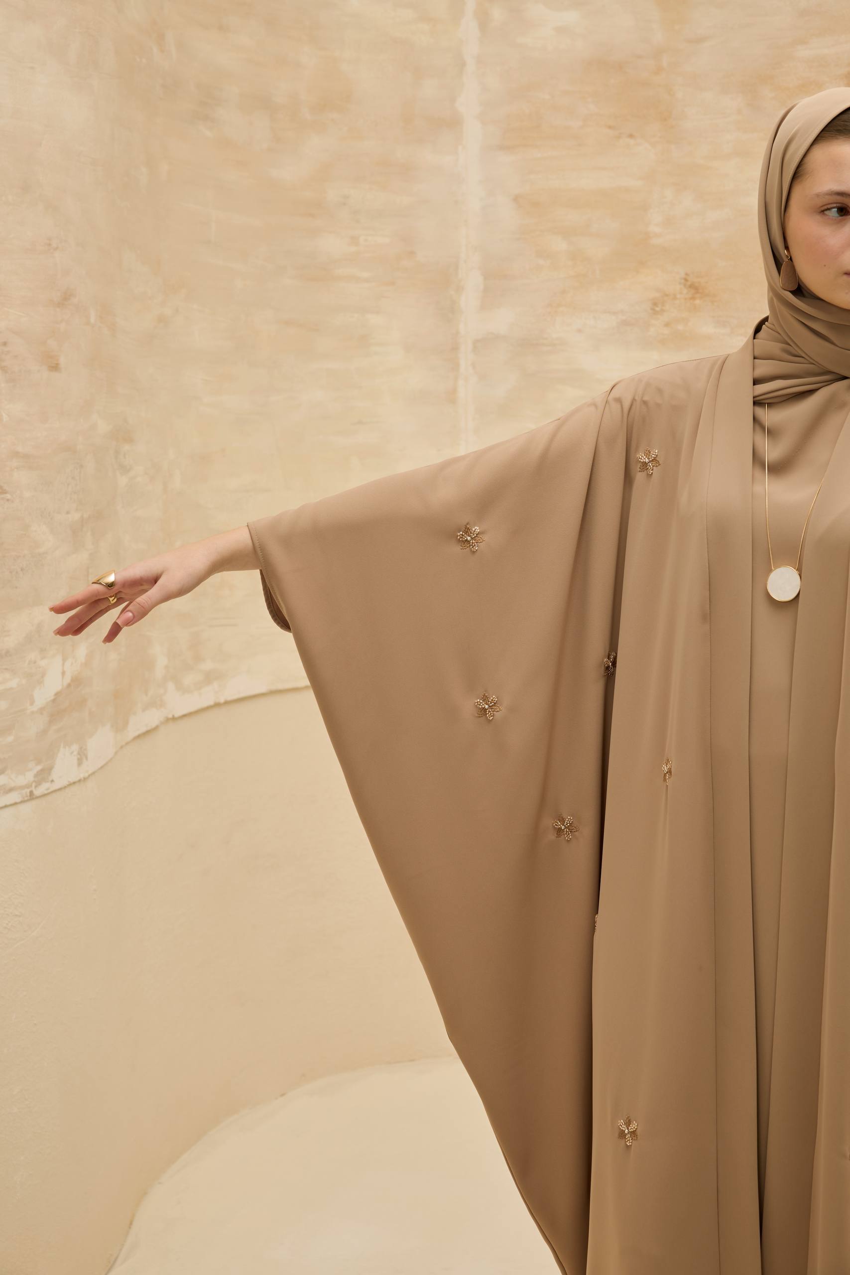 Celestia | Zarif Nakışlı Abaya Takımı