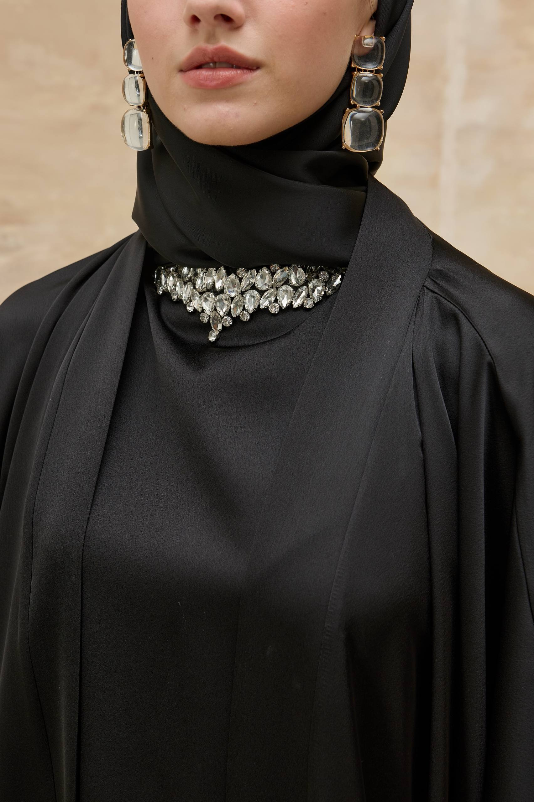 Crystal Veil | Taş Yaka Detaylı Abaya Takımı