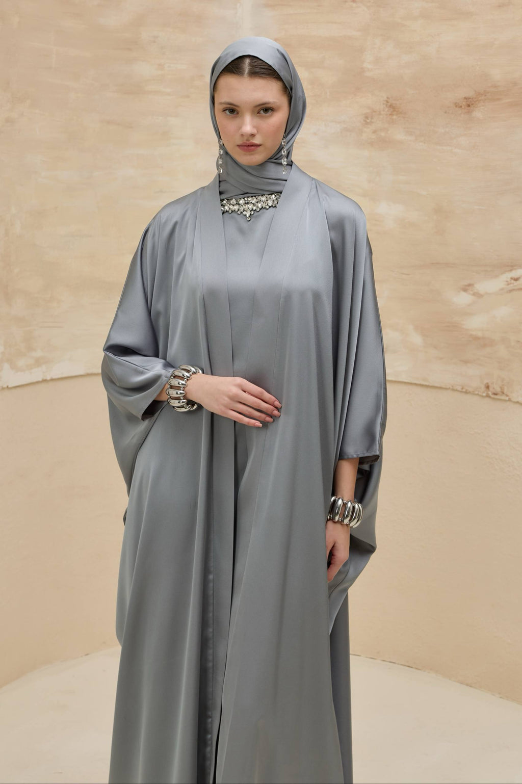 Crystal Veil | Taş Yaka Detaylı Abaya Takımı