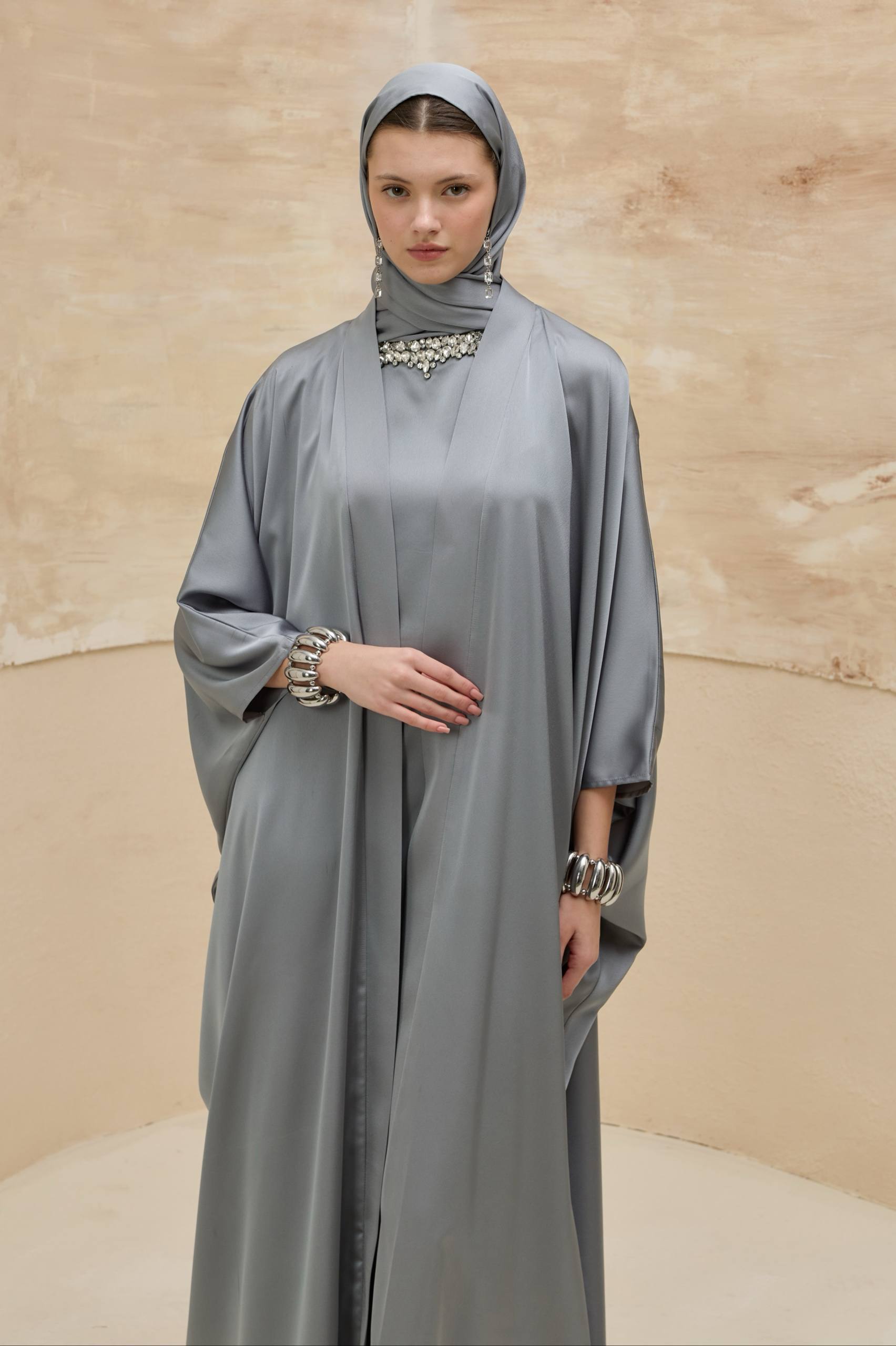Crystal Veil | Taş Yaka Detaylı Abaya Takımı
