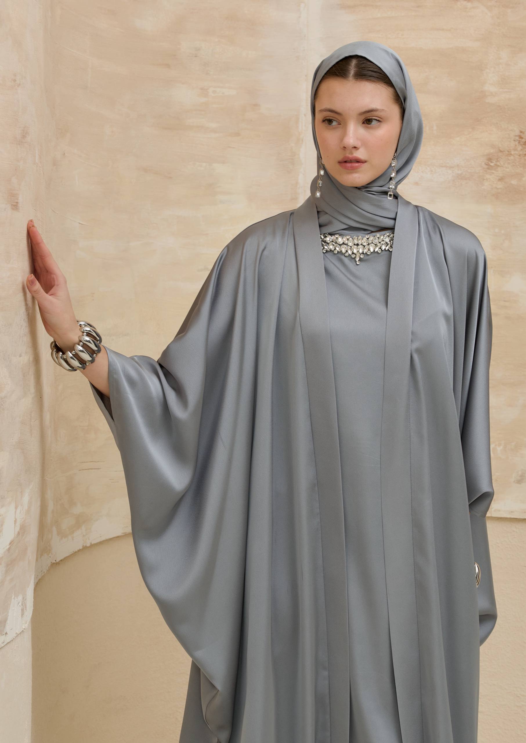 Crystal Veil | Taş Yaka Detaylı Abaya Takımı