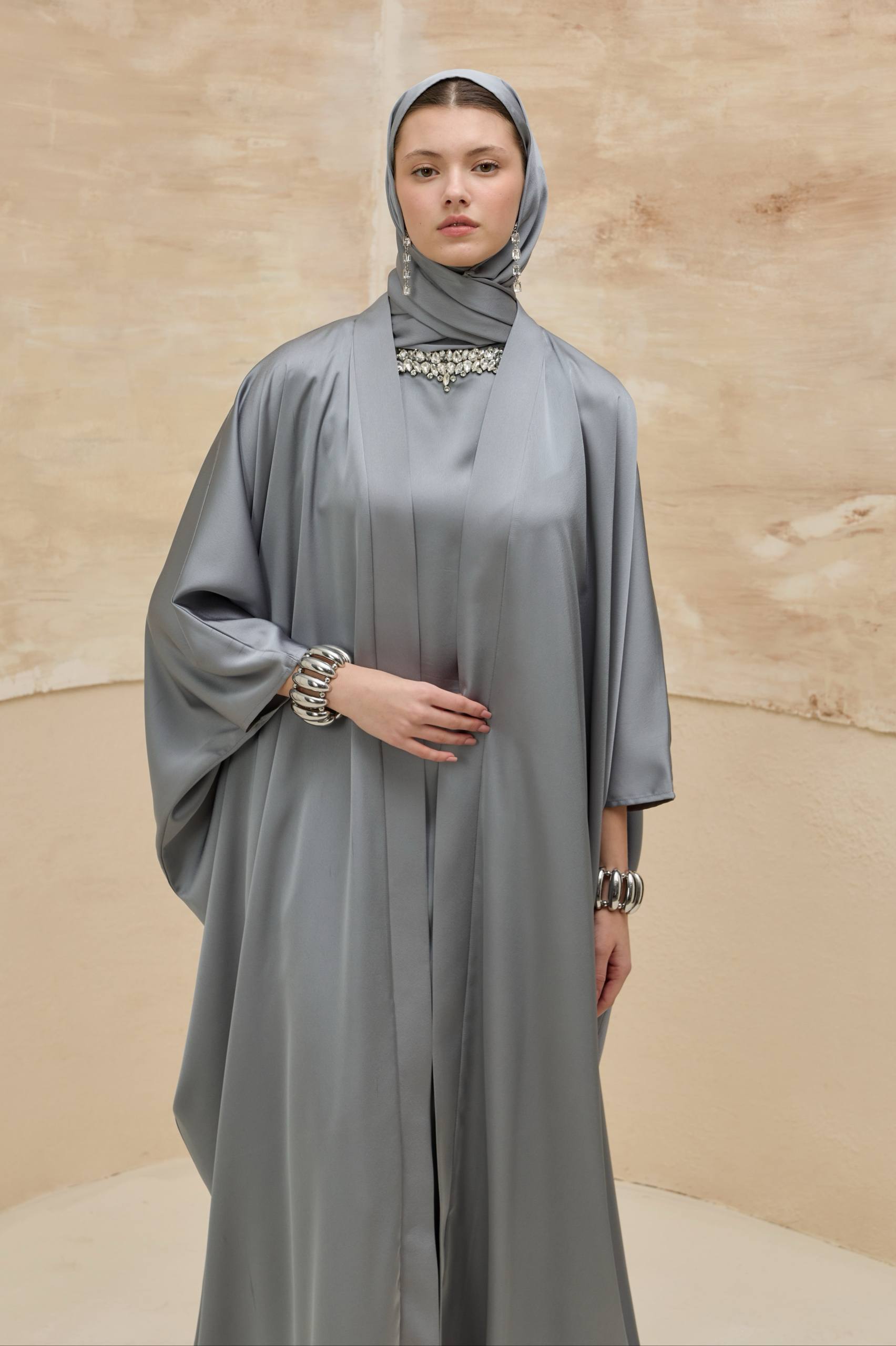 Crystal Veil | Taş Yaka Detaylı Abaya Takımı