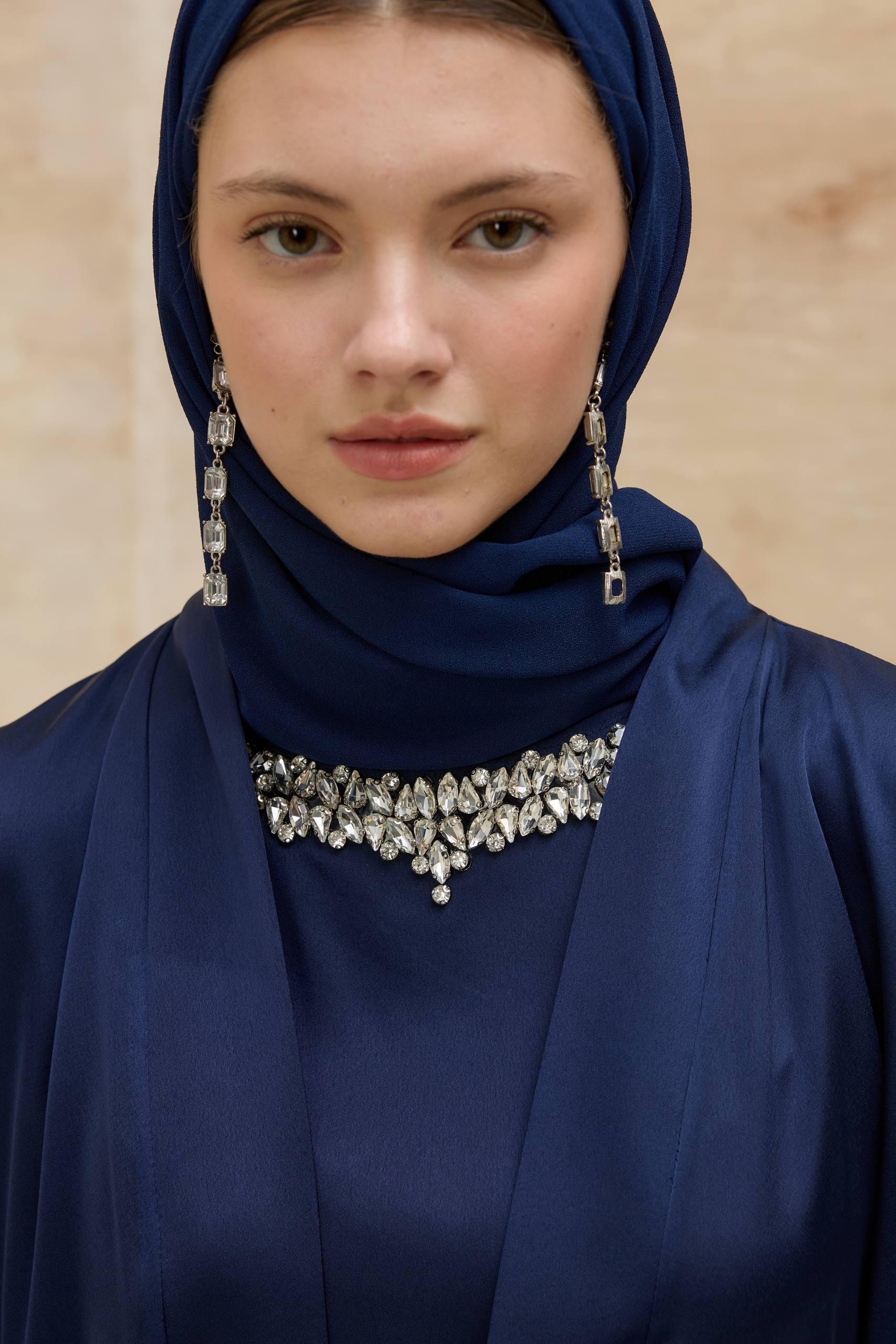 Crystal Veil | Taş Yaka Detaylı Abaya Takımı