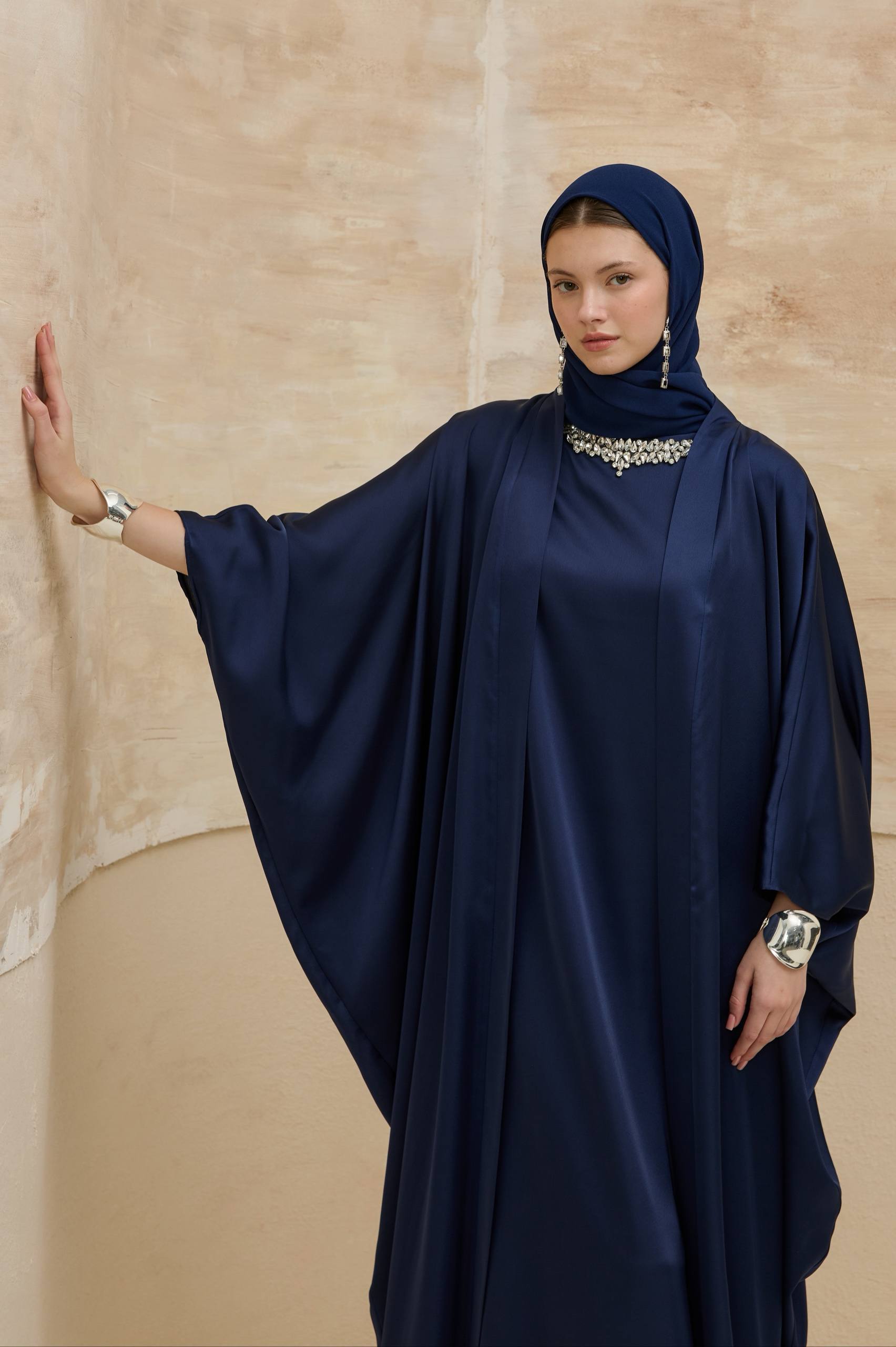 Crystal Veil | Taş Yaka Detaylı Abaya Takımı