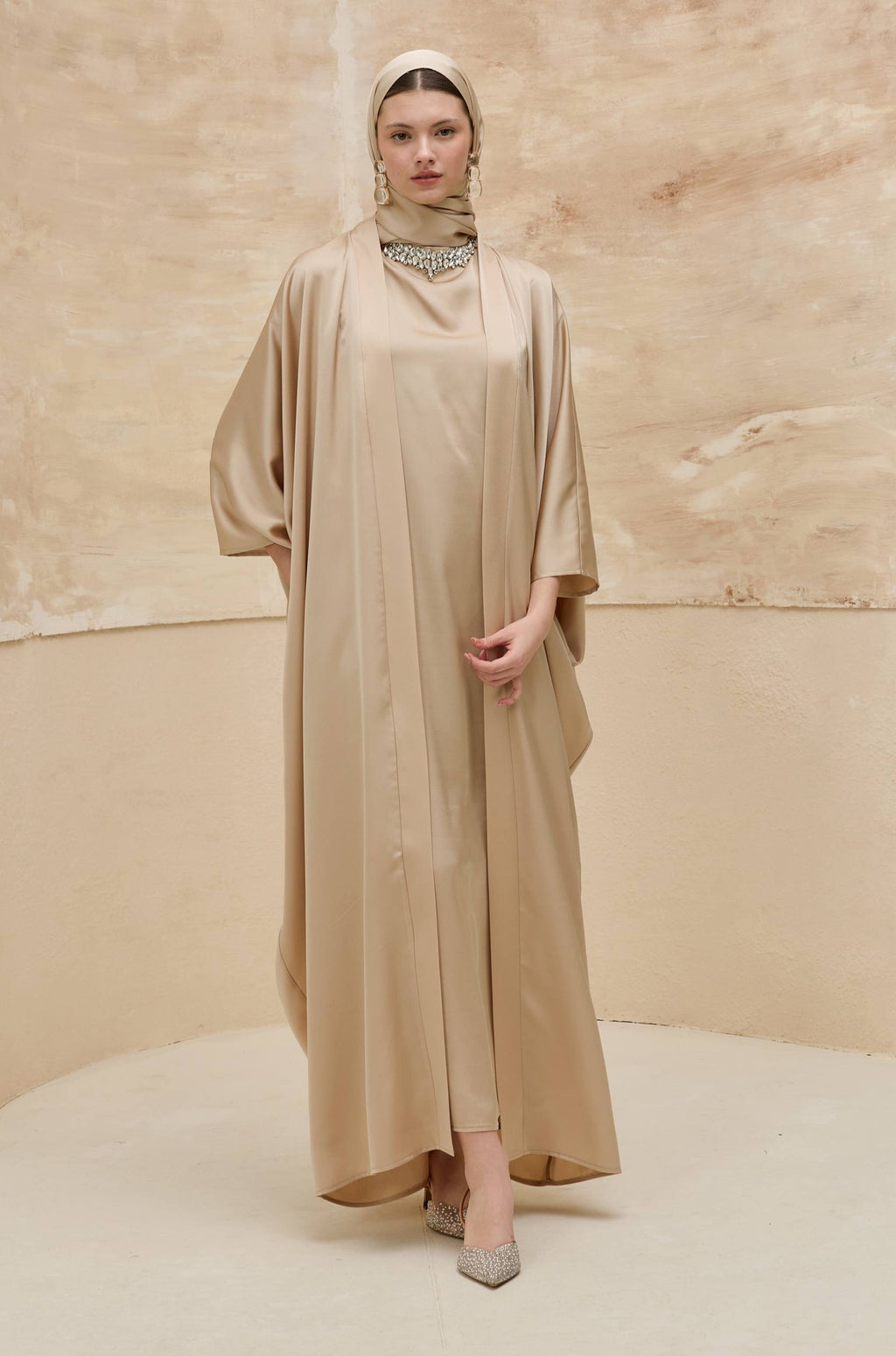 Crystal Veil | Taş Yaka Detaylı Abaya Takımı