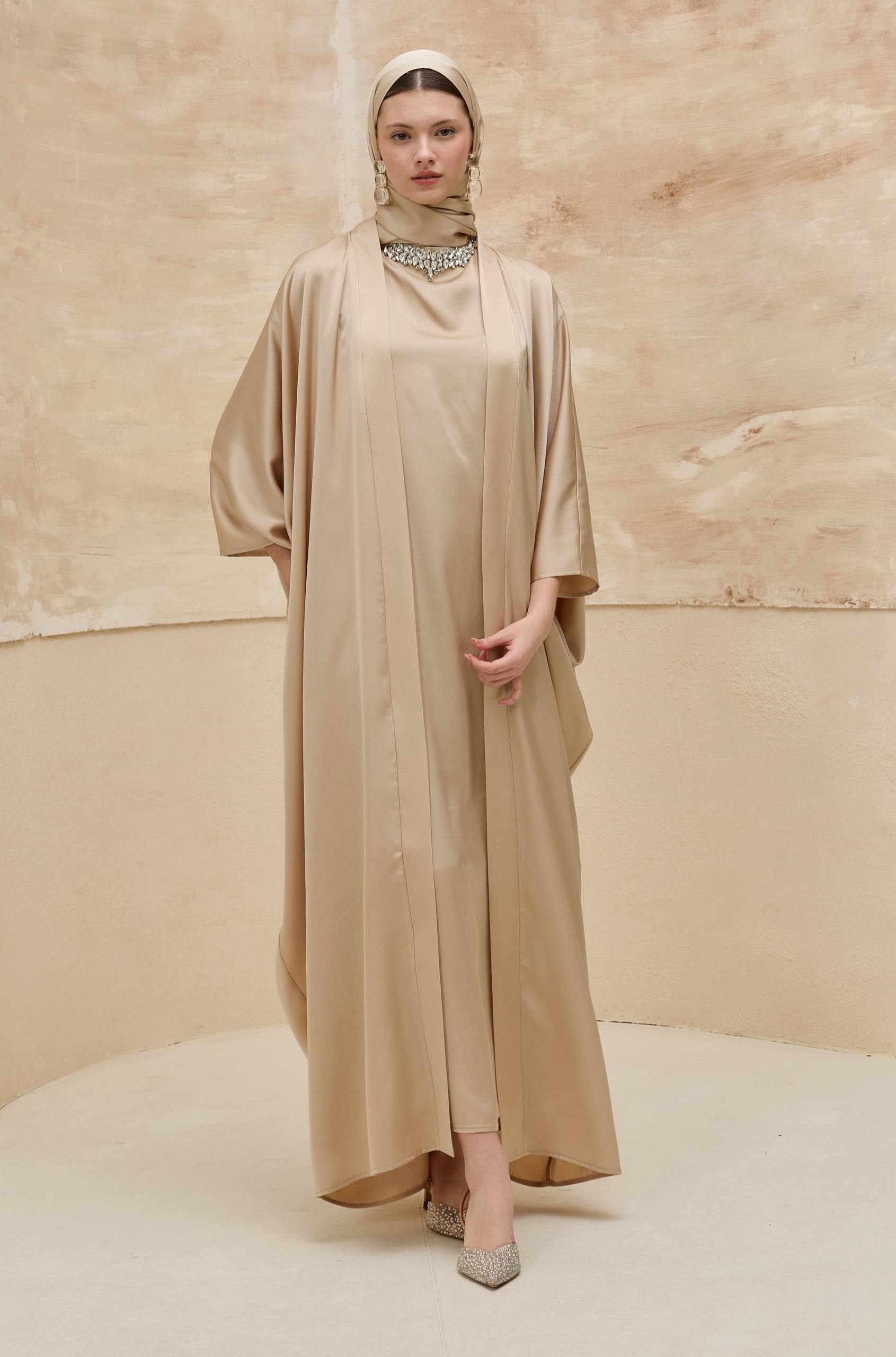 Crystal Veil | Taş Yaka Detaylı Abaya Takımı