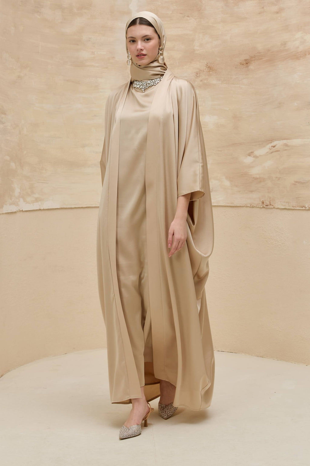Crystal Veil | Taş Yaka Detaylı Abaya Takımı