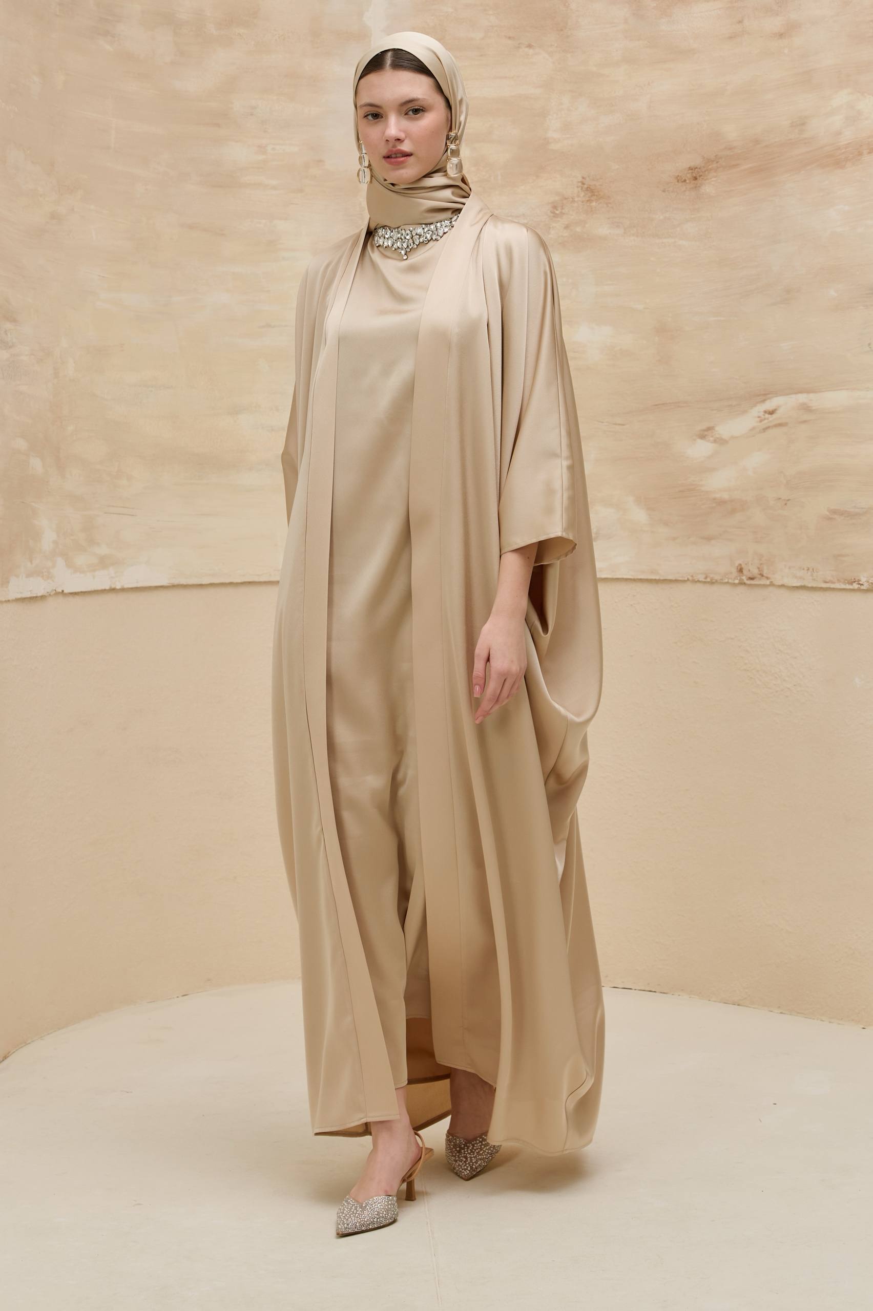 Crystal Veil | Taş Yaka Detaylı Abaya Takımı