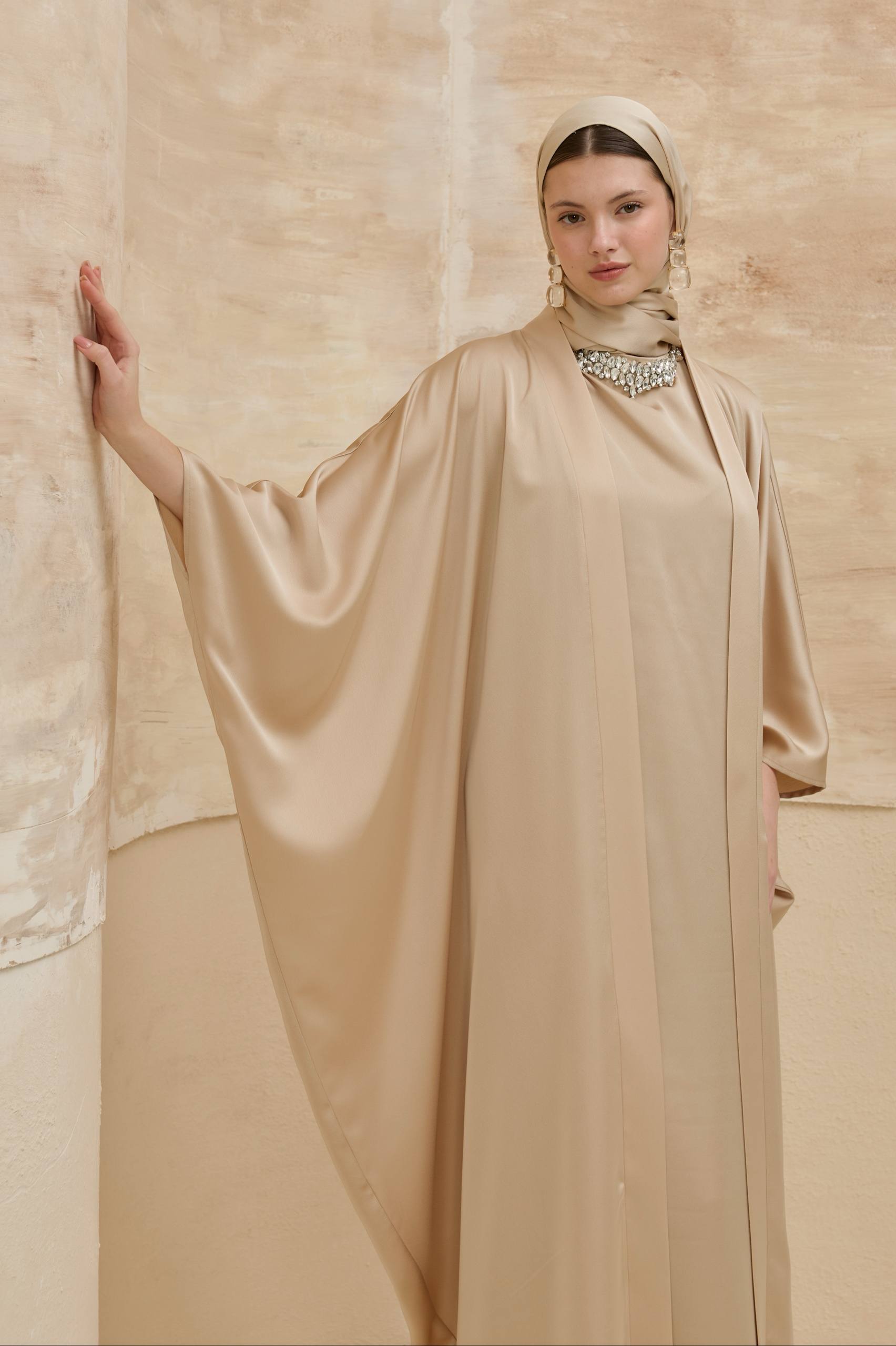 Crystal Veil | Taş Yaka Detaylı Abaya Takımı