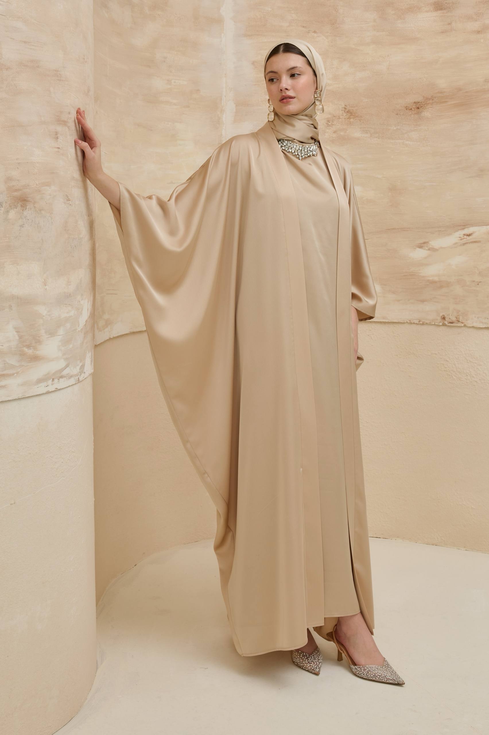 Crystal Veil | Taş Yaka Detaylı Abaya Takımı